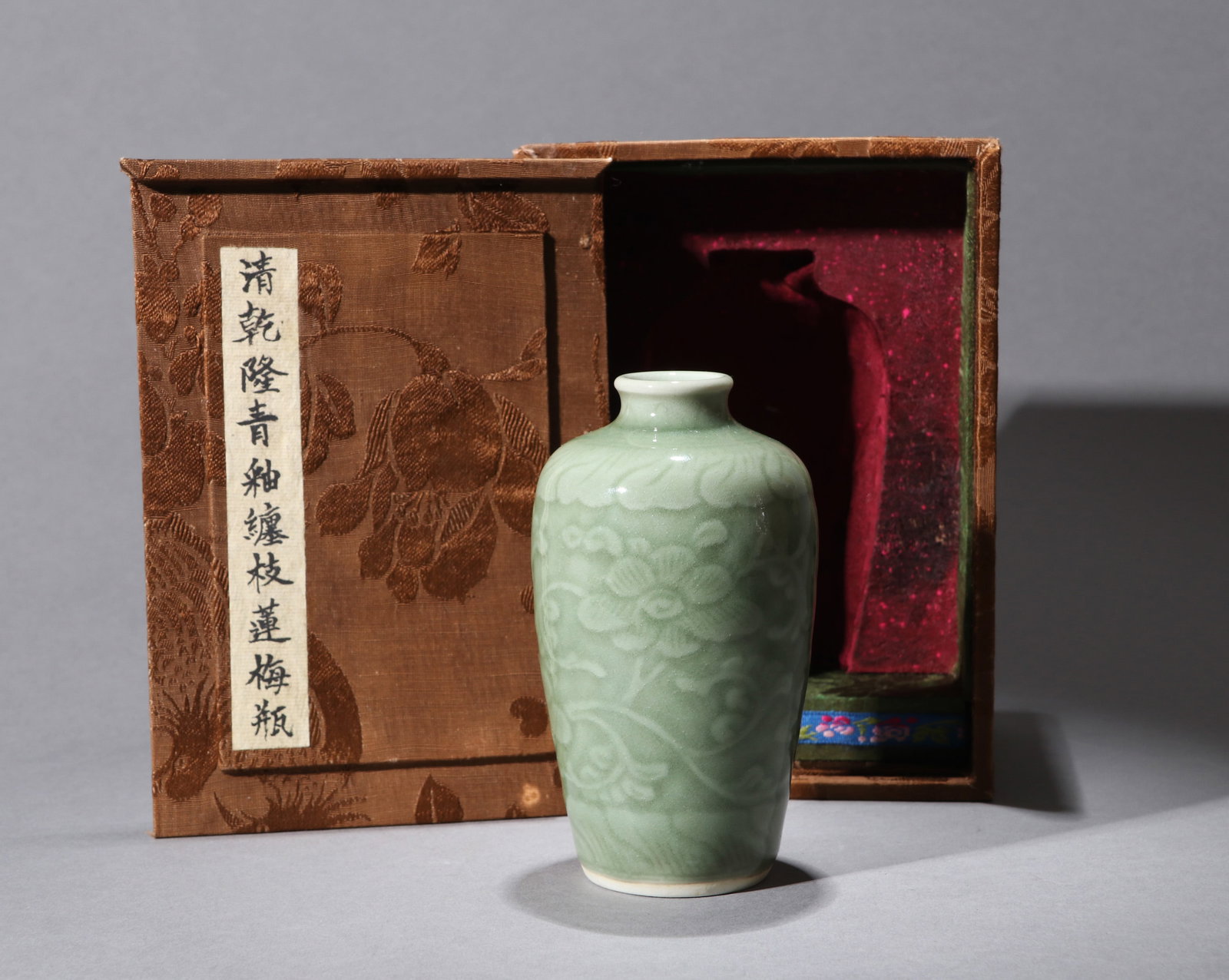 A LONGQUAN-STYLE INCISED-FLORAL MEIPING VASE (1 of 7)