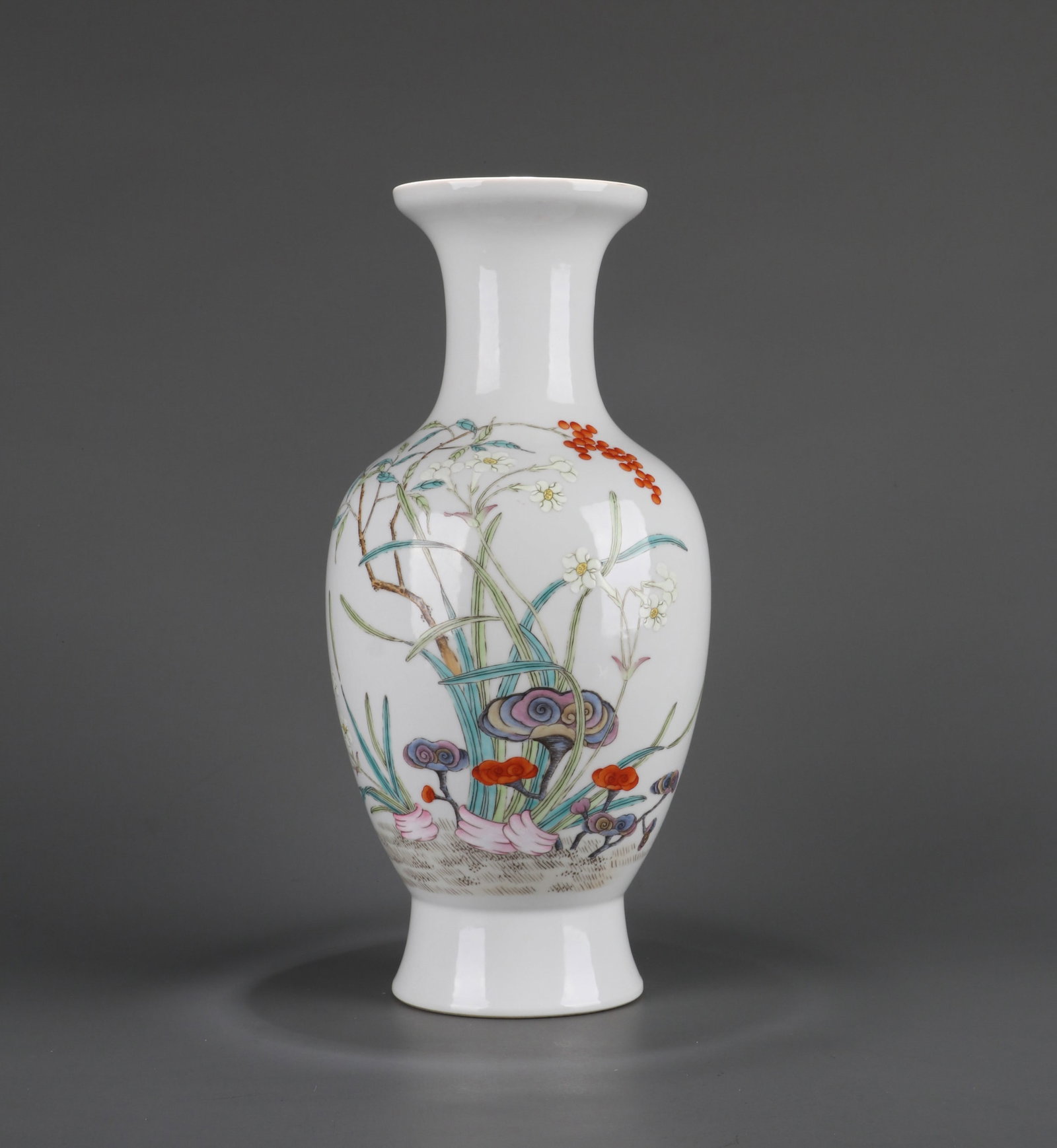 A FAMILLE-ROSE FLORAL VASE: A famille-rose floral vase. Height 34 cm.