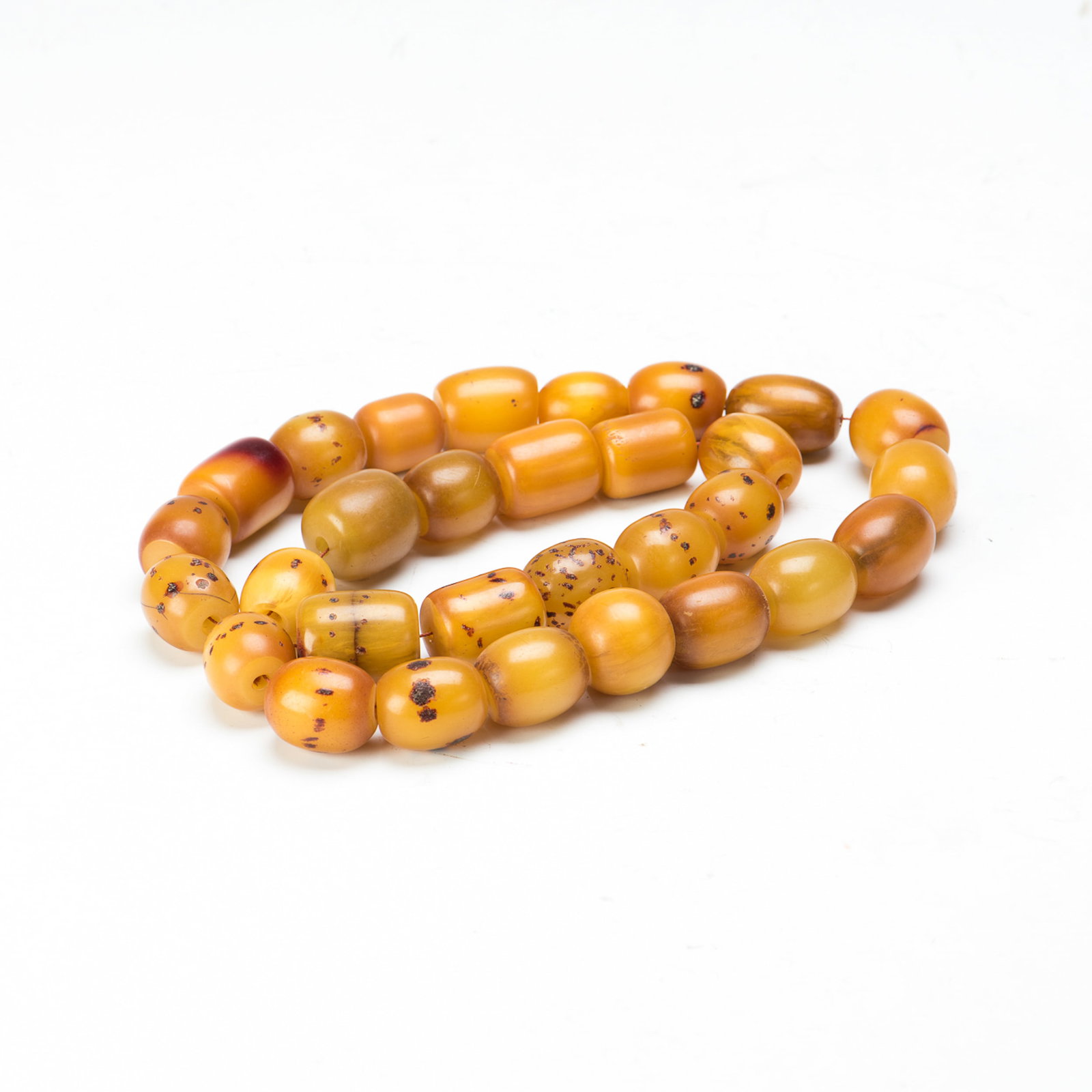 A STRAND OF BEESWAX BEADS, 30 BEADS (1 of 4)