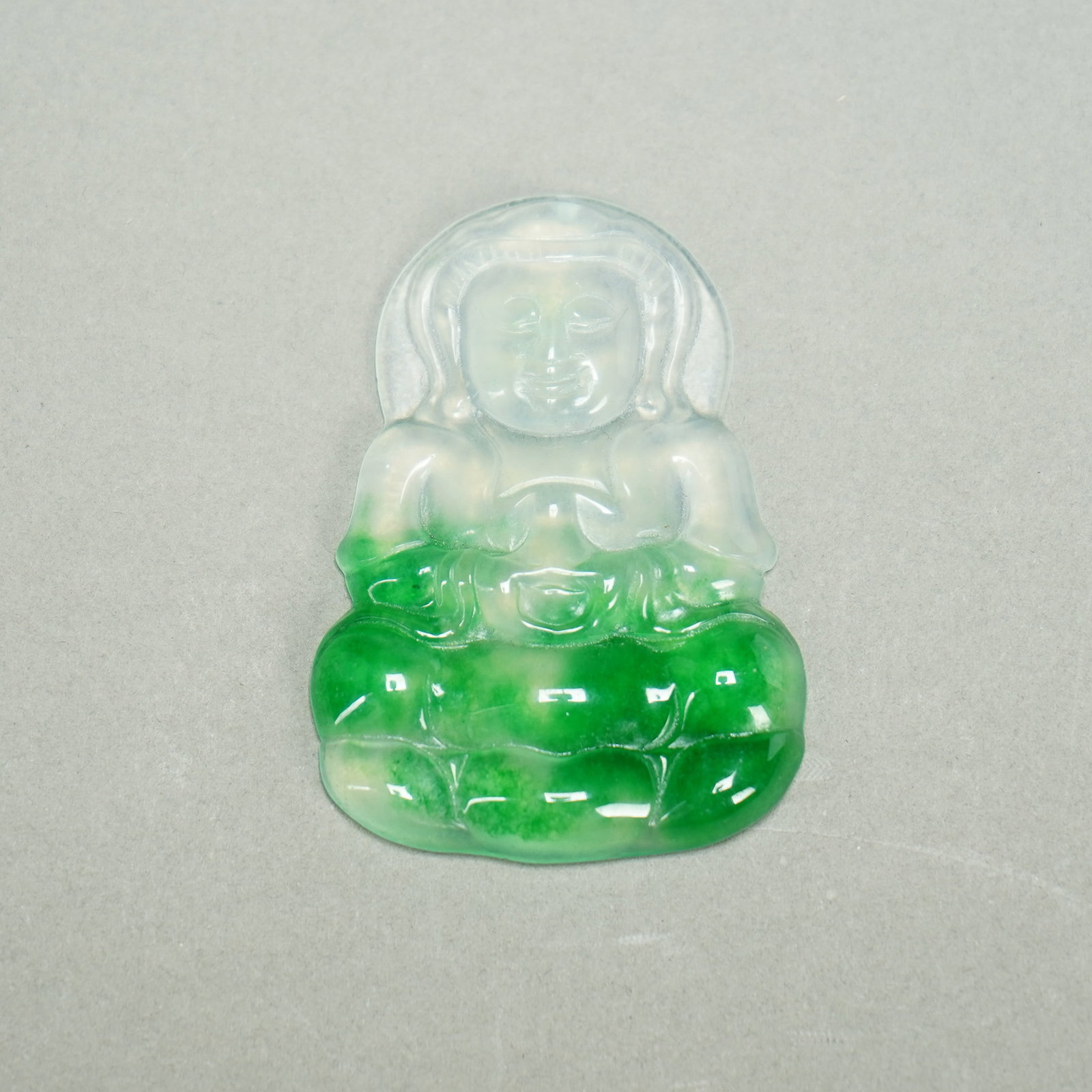 CHINESE BUDDHA-SHAPED JADEITE PENDANT (1 of 6)