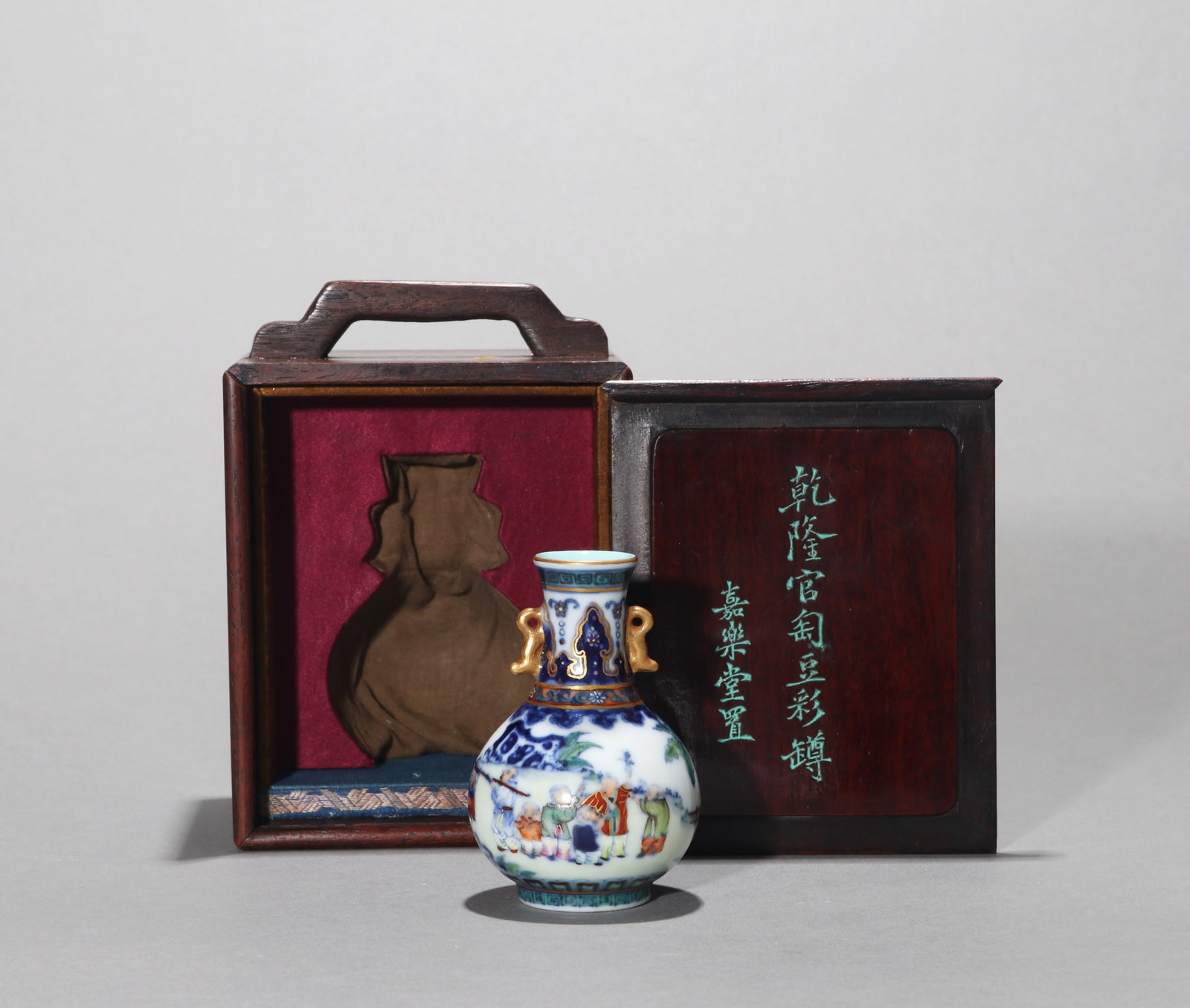 A SMALL DOUCAI 'CHILDREN AT PLAY' VASE