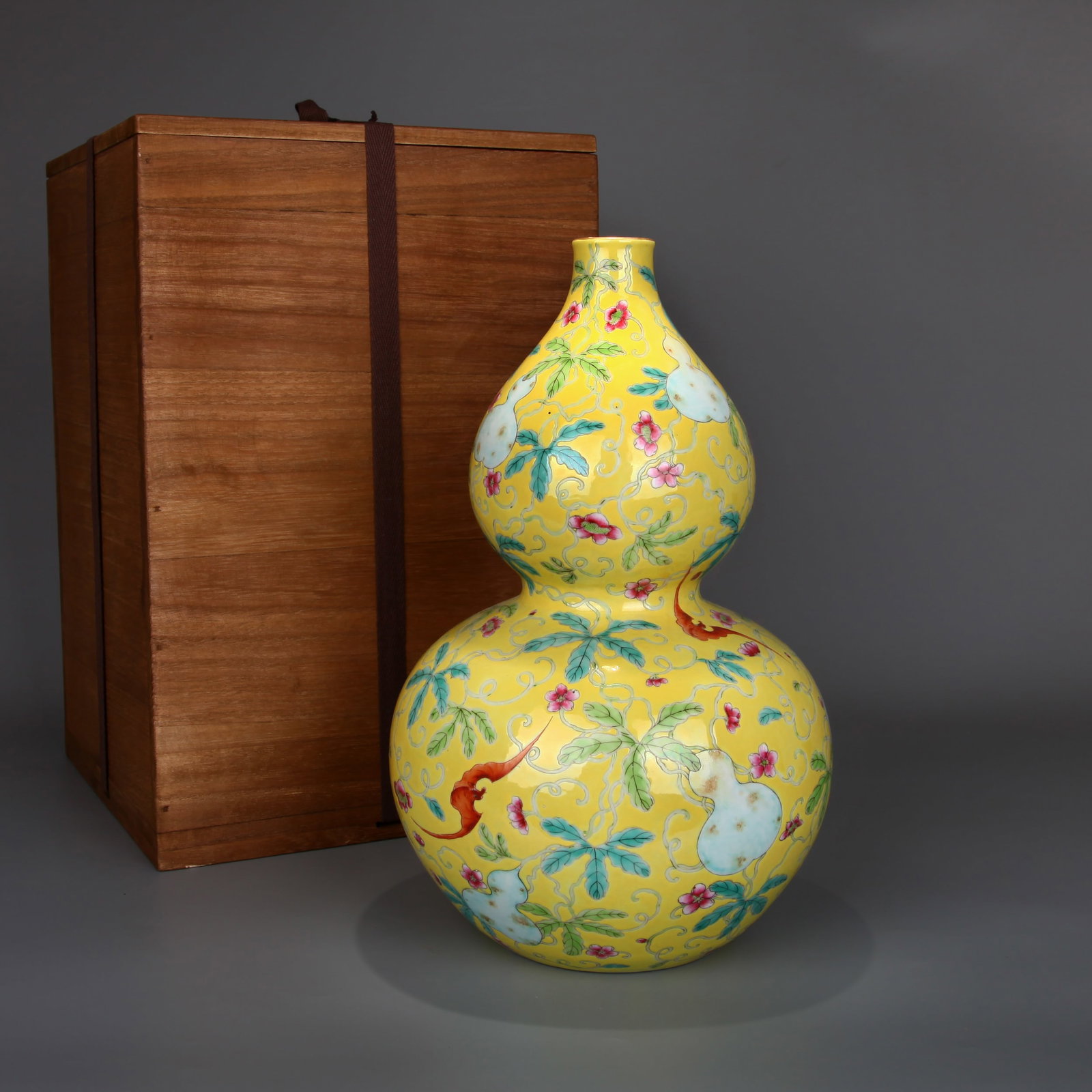 A YELLOW-GROUND FAMILLE-ROSE 'GOURD' DOUBLE-GOURD VASE