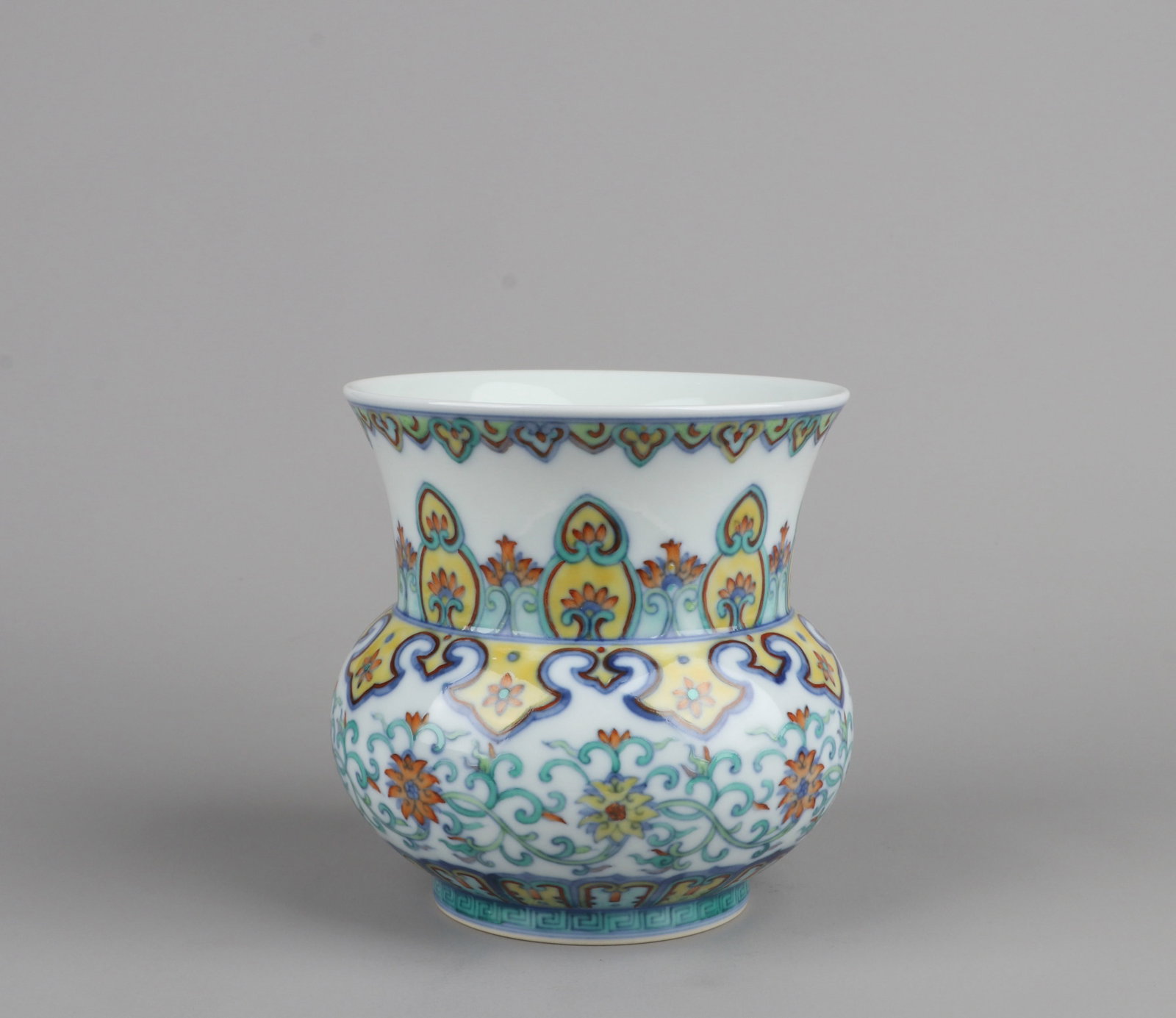 A DOUCAI 'FLORAL SCROLL' ZHADOU