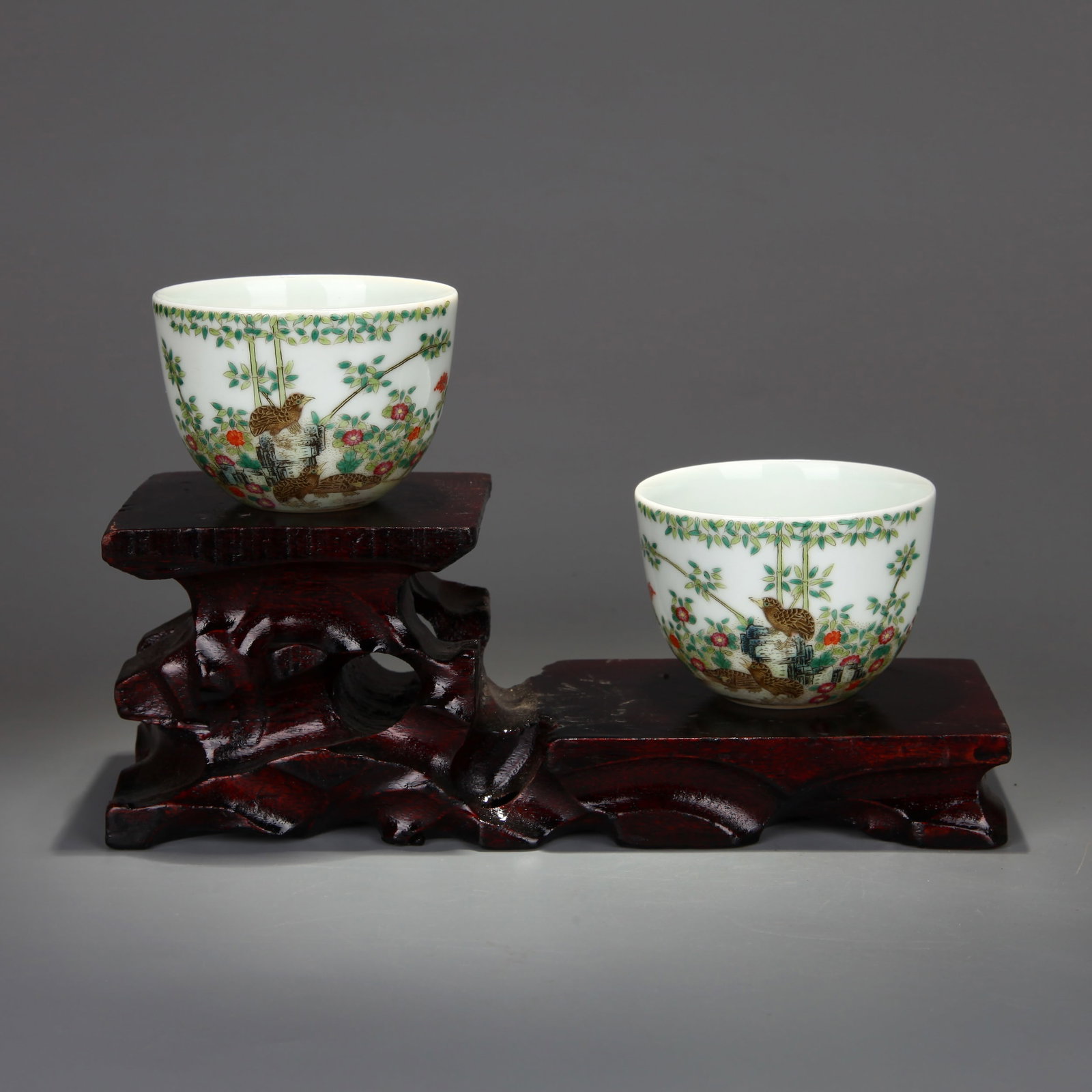 A PAIR OF FAMILLE-ROSE 'QUAIL AND FLOWER' CUPS (1 of 8)