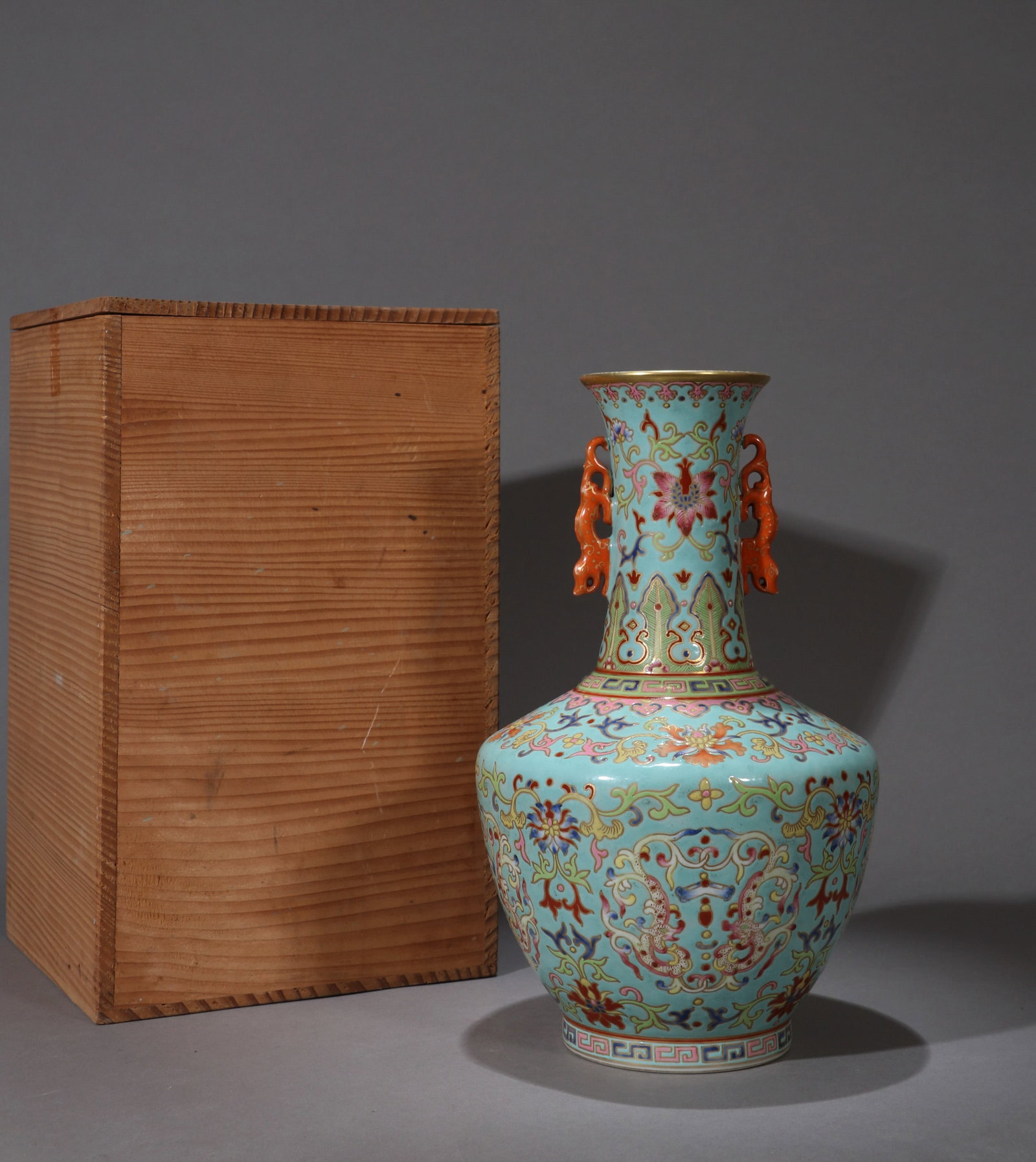 A TURQUOISE-GROUND GILT-DECORATED VASE WITH ARCHAISTIC DRAGONS AND SCROLLS