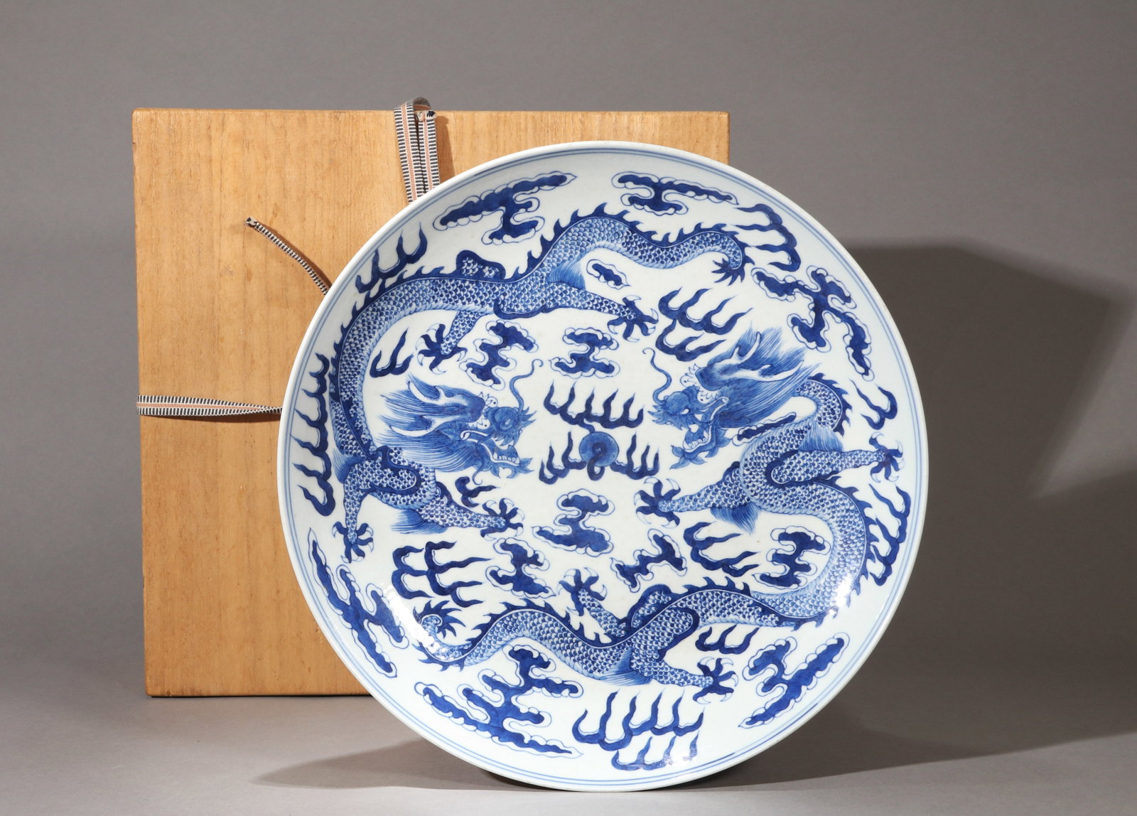 A BLUE-AND-WHITE 'DRAGON' DISH