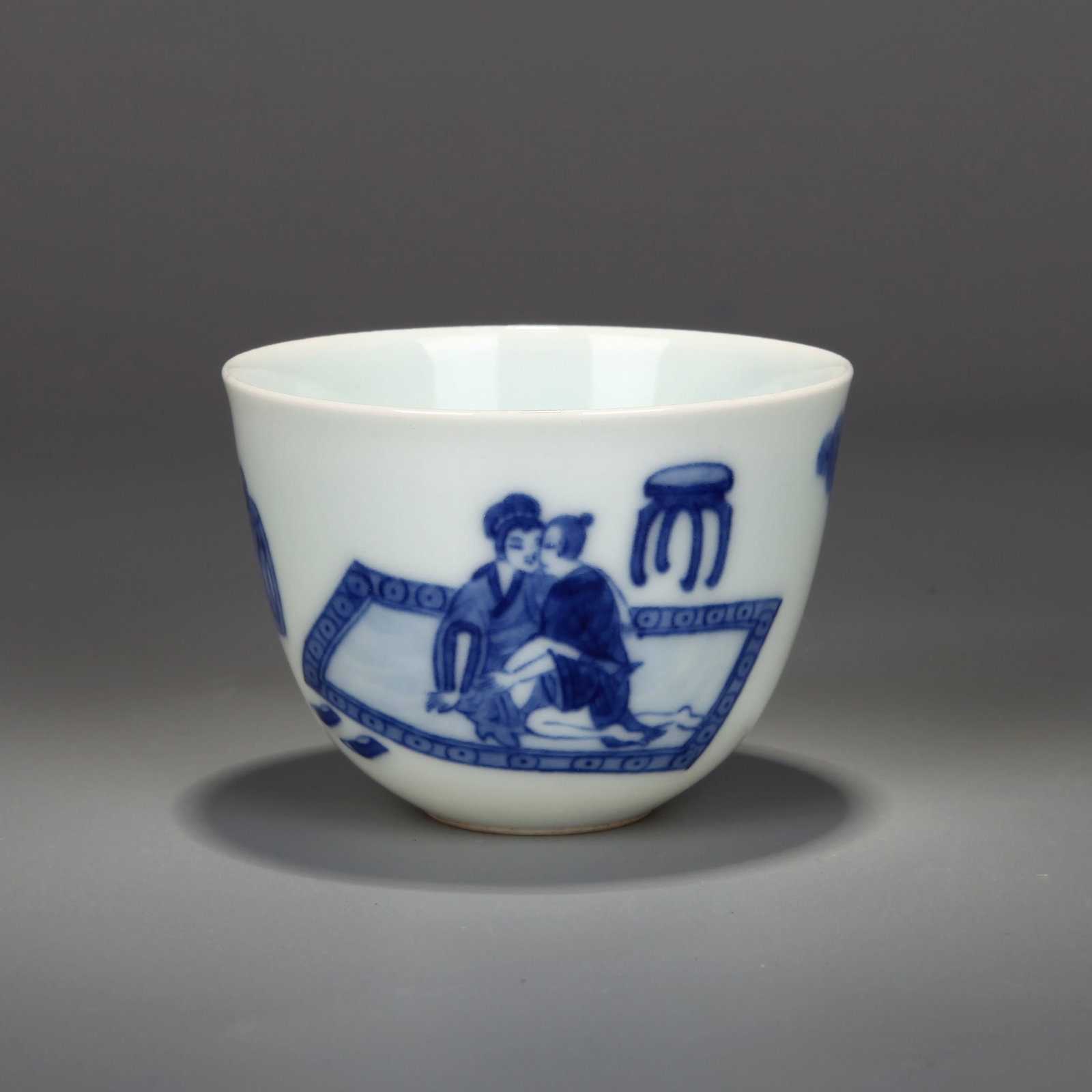 A BLUE-AND-WHITE 'FIGURE SCENE' CUP