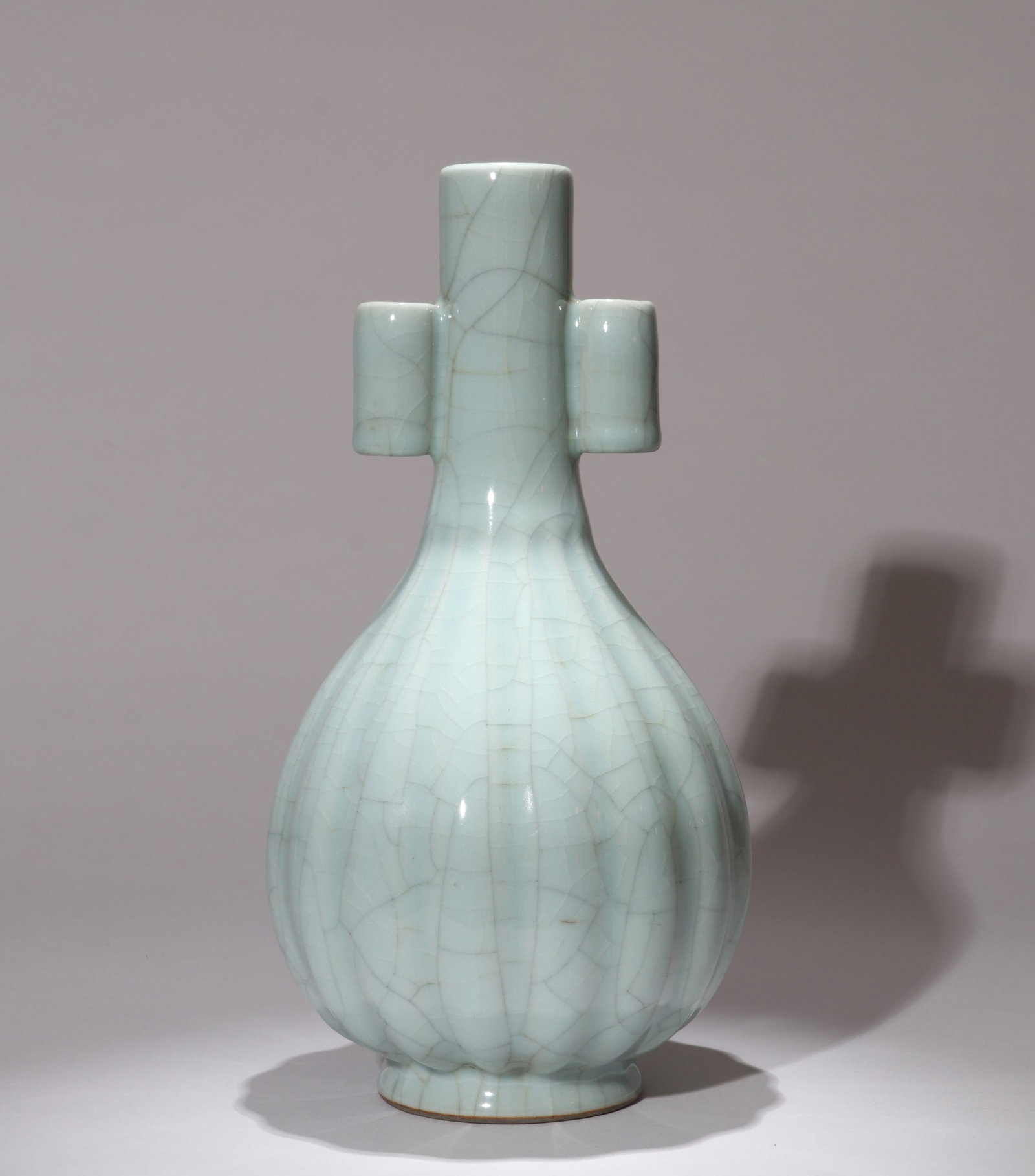 A GUAN-TYPE LOBED ARROW VASE