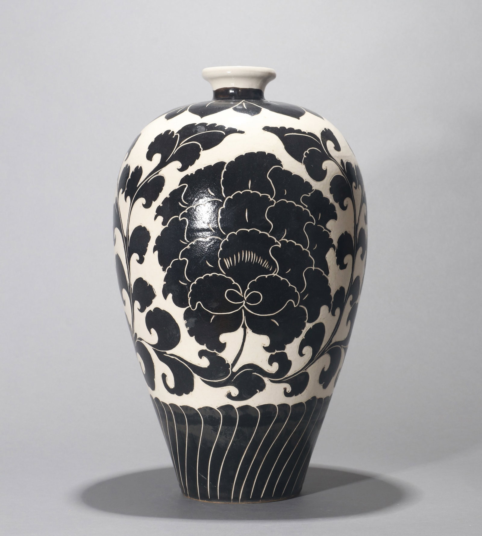 A CIZHOU-TYPE BLACK-PAINTED 'PEONY' MEIPING VASE: A Cizhou-type black-painted meiping vase with peonies. Height 32 cm.
