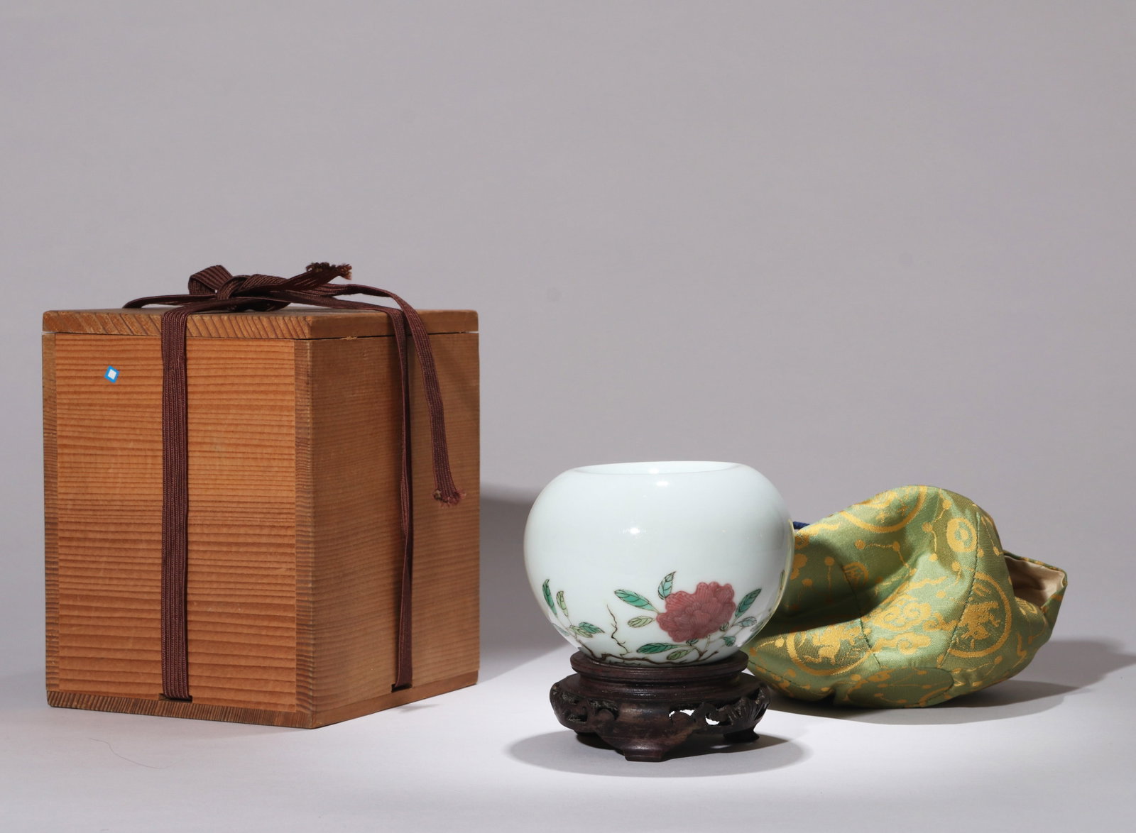 A WUCAI AND UNDERGLAZE-RED 'ROSE' APPLE-FORM WATER POT: A wucai and underglaze-red apple-form water pot with roses. Height 7 cm.
