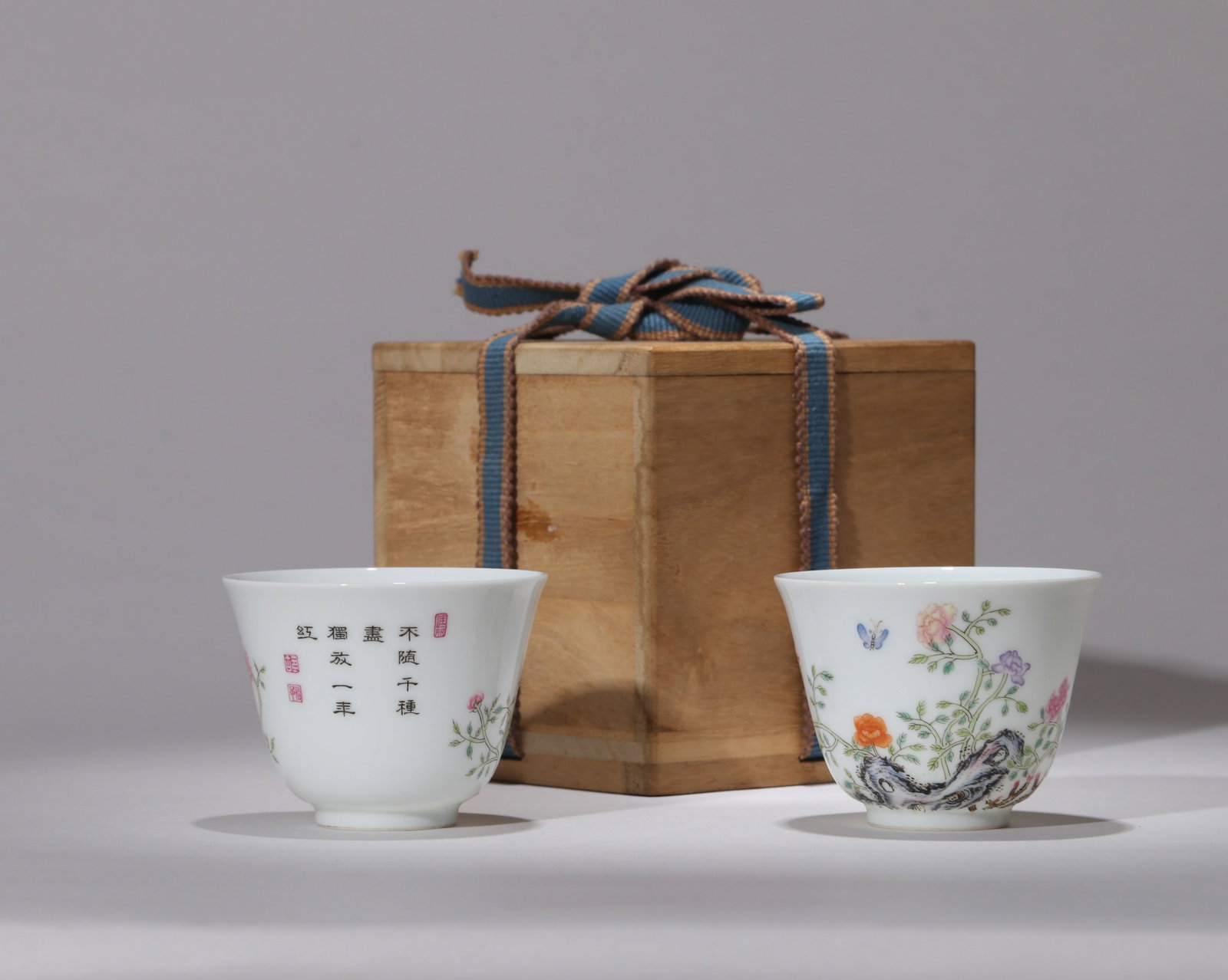 A PAIR OF FAMILLE-ROSE CUPS WITH ROCKS AND FLOWERS (1 of 7)