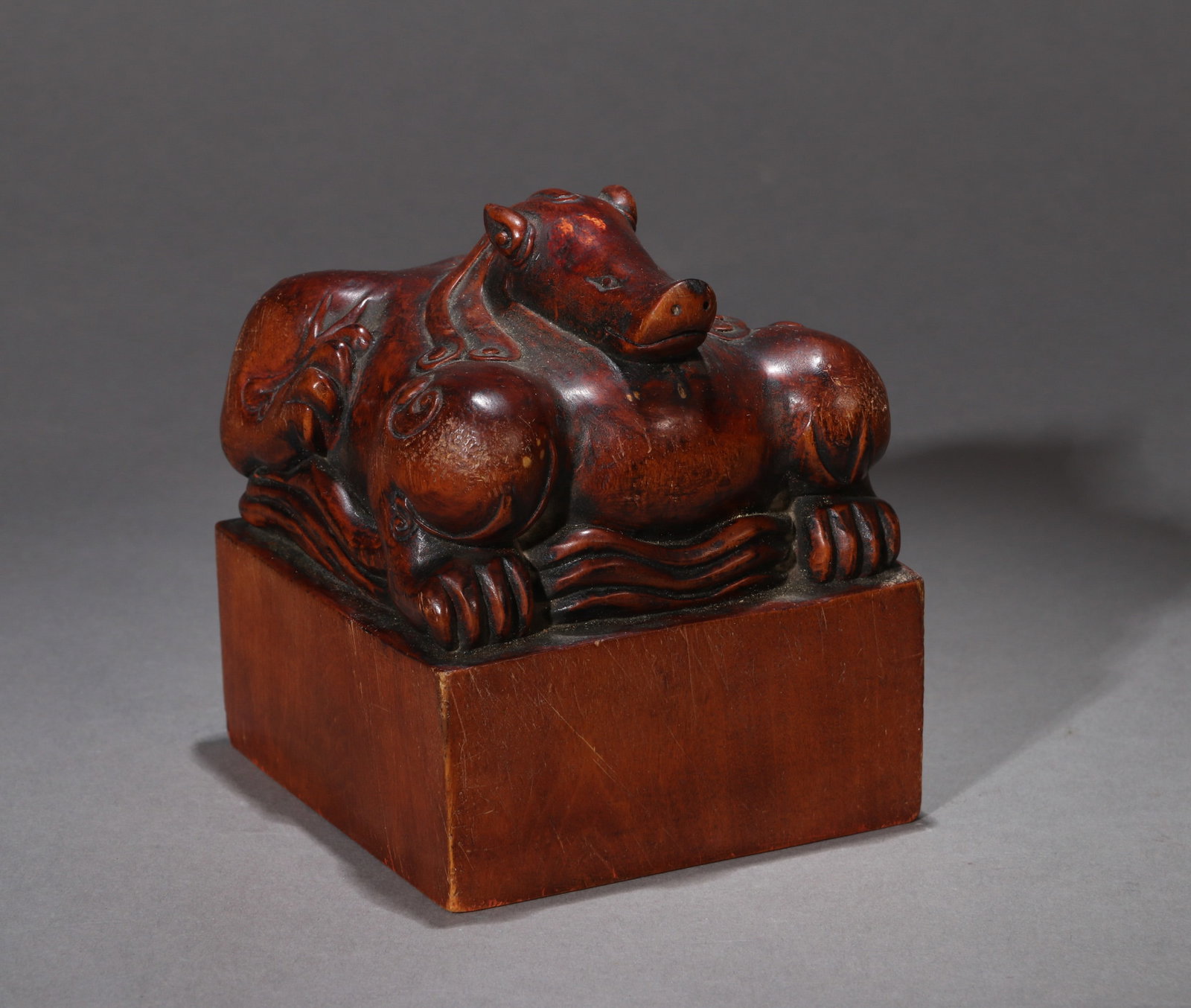 A BOXWOOD SEAL WITH A BEAST-FORM FINIAL