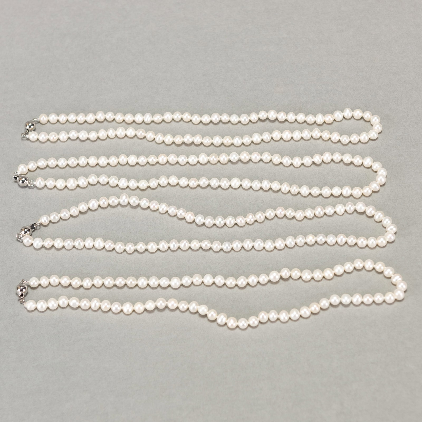 (LOT OF 4) STRANDS OF WHITE PEARL NECKLACES: (lot of 4) Four strands of white pearl necklaces. Approx. length: 9.06" (23 cm)