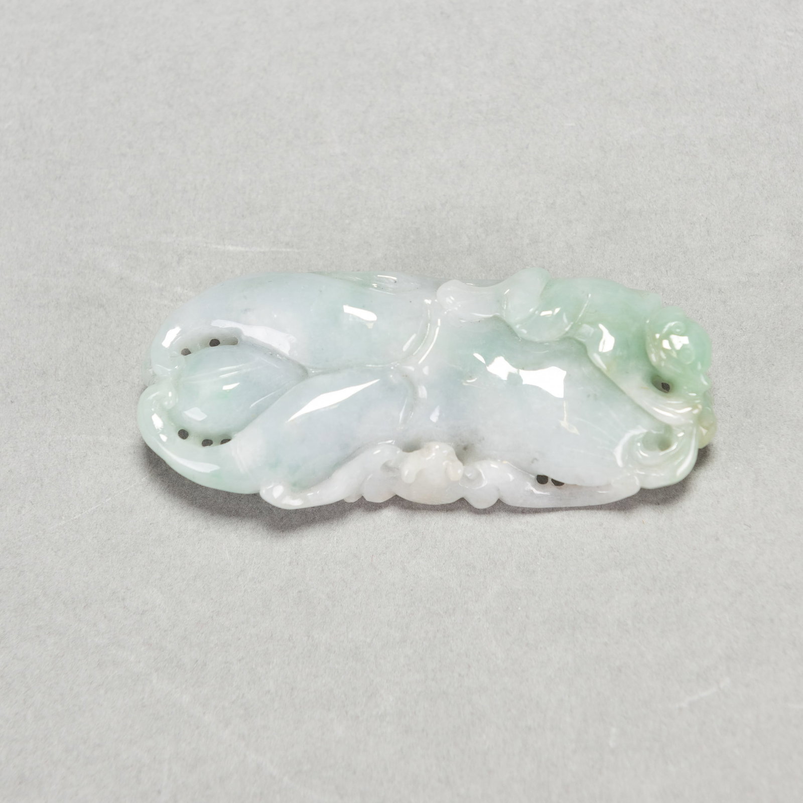 CARVED JADEITE PENDANT: Carved jadeite pendant. 2.56"h x 1.18"w x 0.39"l (6.5 x 3 x 1 cm); 27.9 dwt
