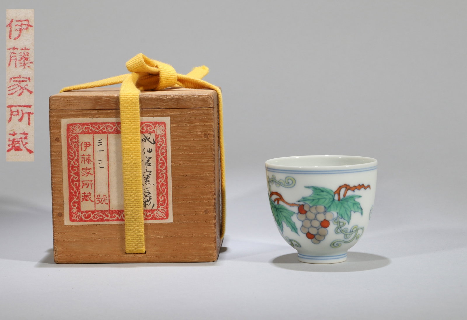 A DOUCAI 'GRAPES' CUP: A doucai cup decorated with grapes. Diameter 5.5 cm, height 5 cm. Note: By repute, from the Ito family collection.
