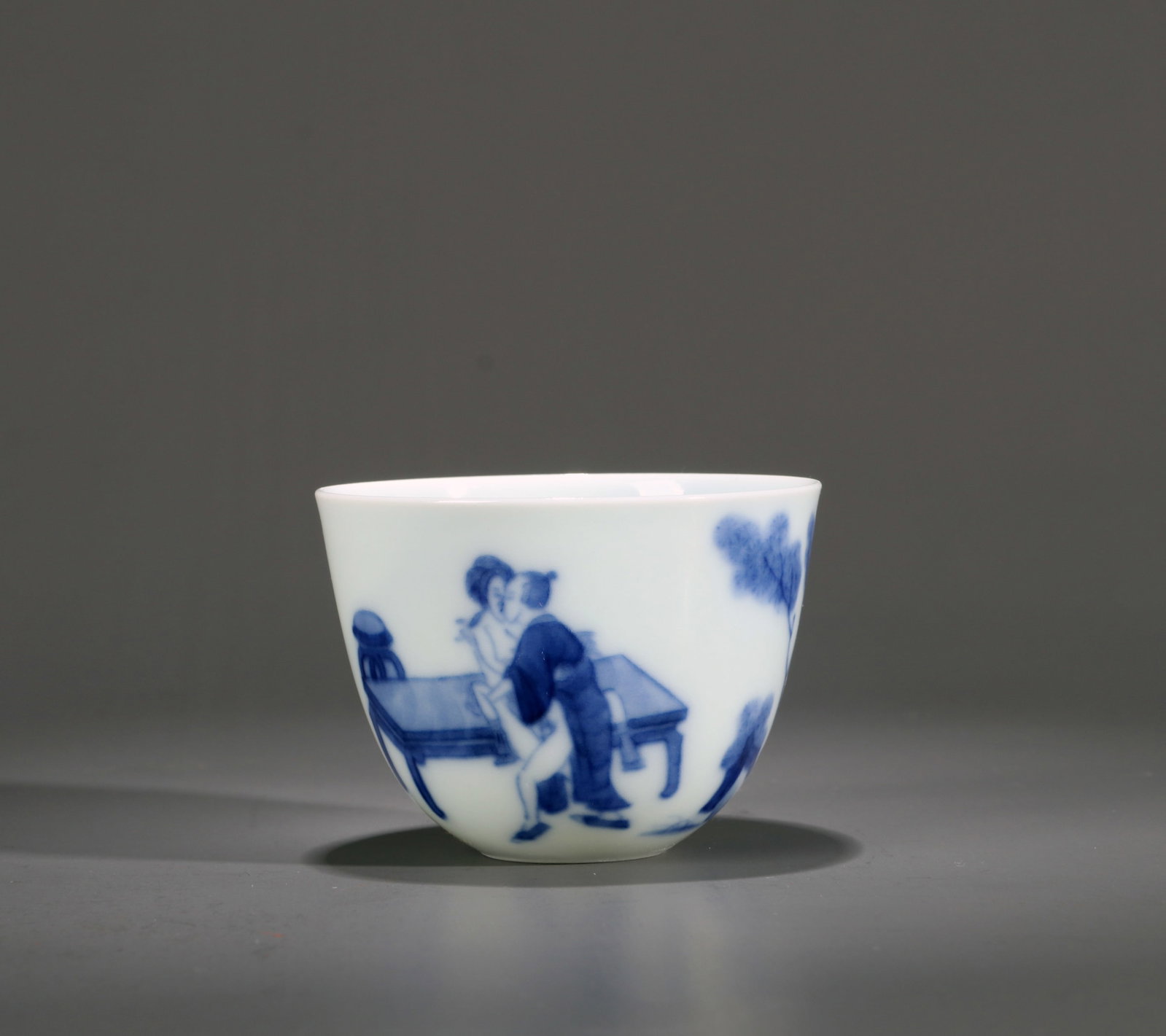 A BLUE-AND-WHITE 'FIGURAL' RECESSED-FOOT CUP (1 of 6)