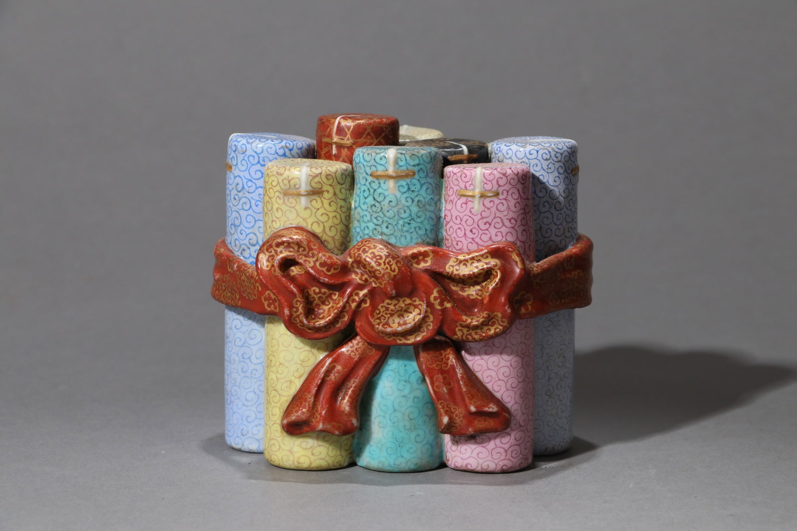 A FAMILLE-ROSE FIRECRACKER-FORM BOX (1 of 7)