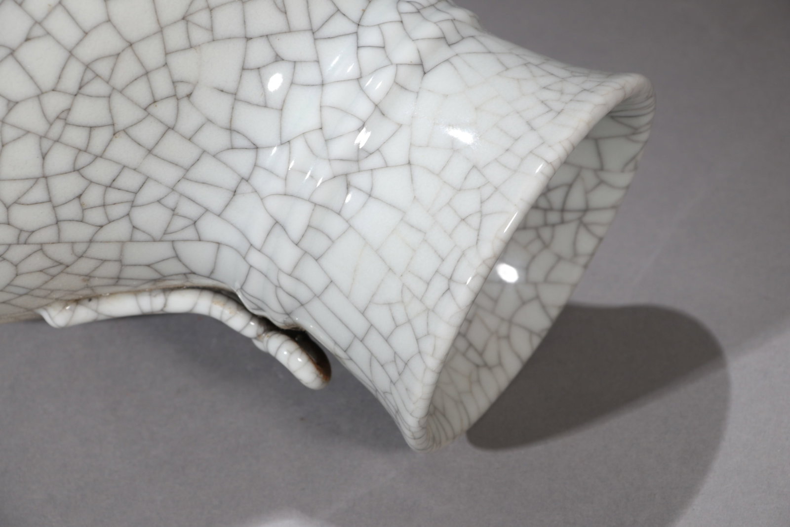 A GE-TYPE BUNDLE-FORM VASE - 4