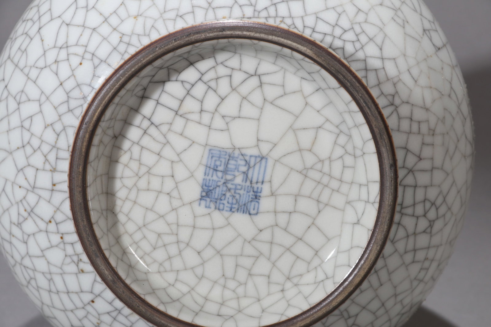 A GE-TYPE BUNDLE-FORM VASE - 6
