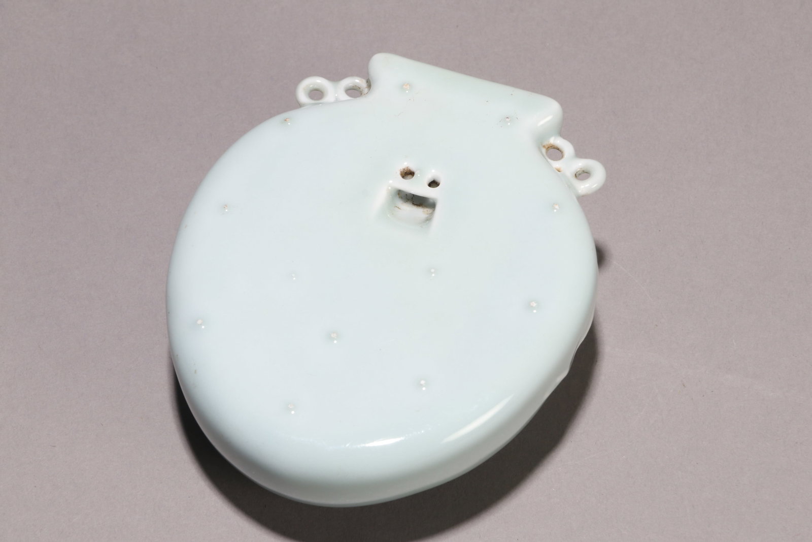A CELADON-GLAZED BUNDLE-FORM WALL VASE - 4