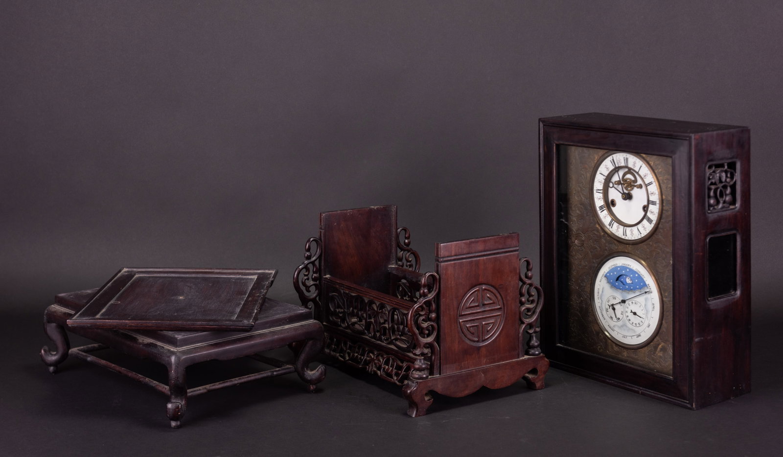 A WOOD-MOUNTED TABLE CLOCK - 10