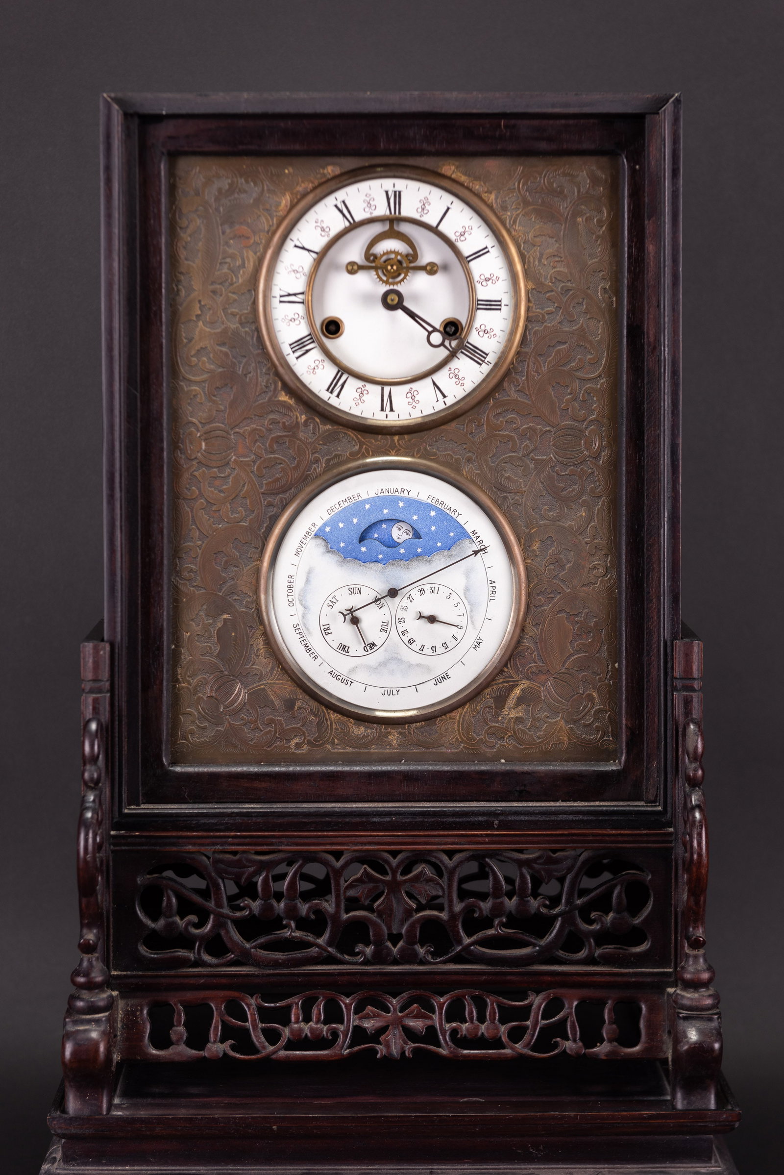 A WOOD-MOUNTED TABLE CLOCK - 3