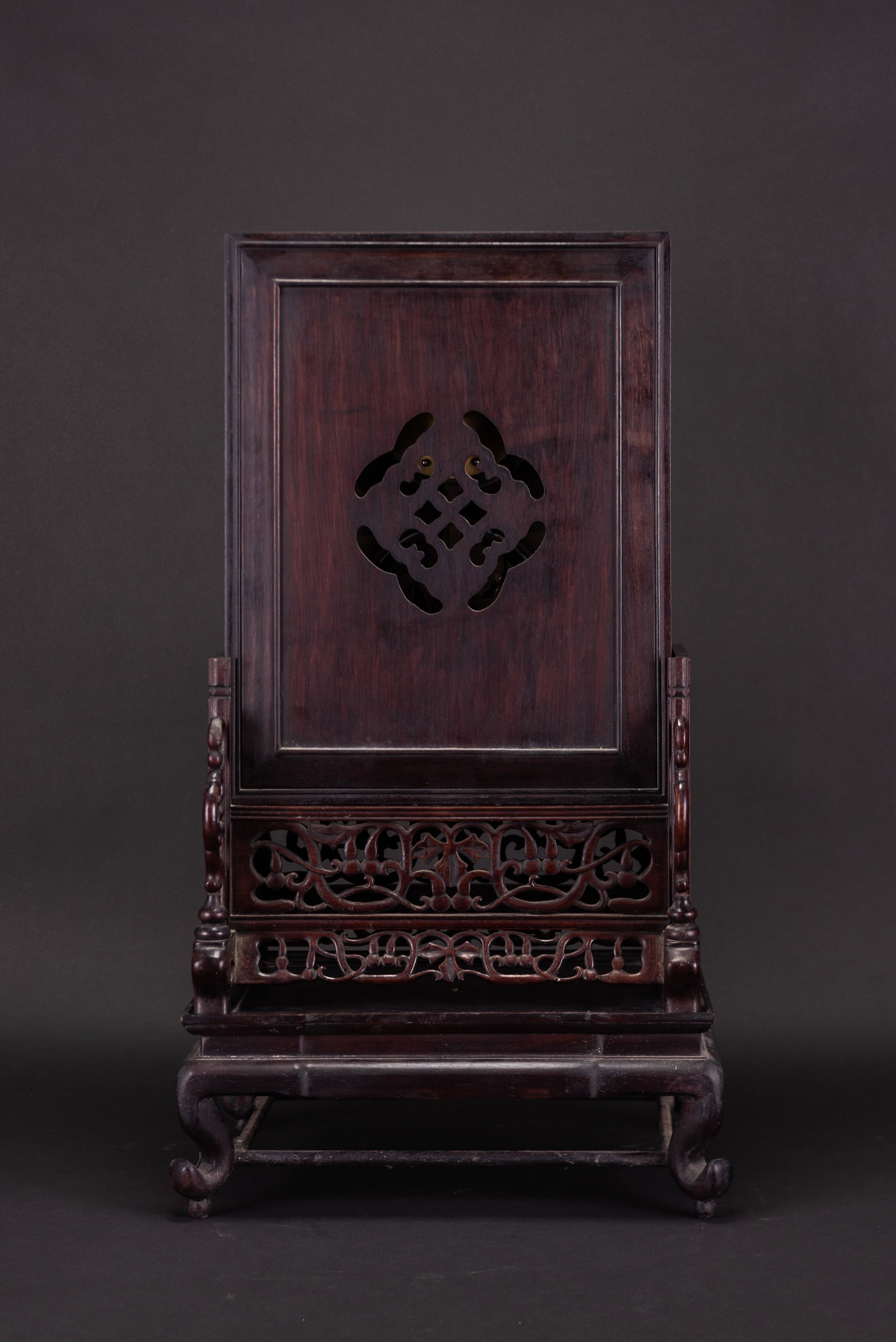 A WOOD-MOUNTED TABLE CLOCK - 7