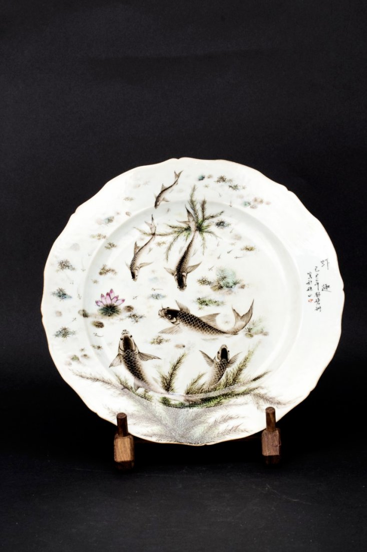 Republican style Famille Rose enameled porcelain plate: Republican style Famille Rose enameled porcelain plate with curvy rim, with the design koi fish swimming in water surrounded by plants, with four Chinese characters on the back, seal mark. Diameter 10