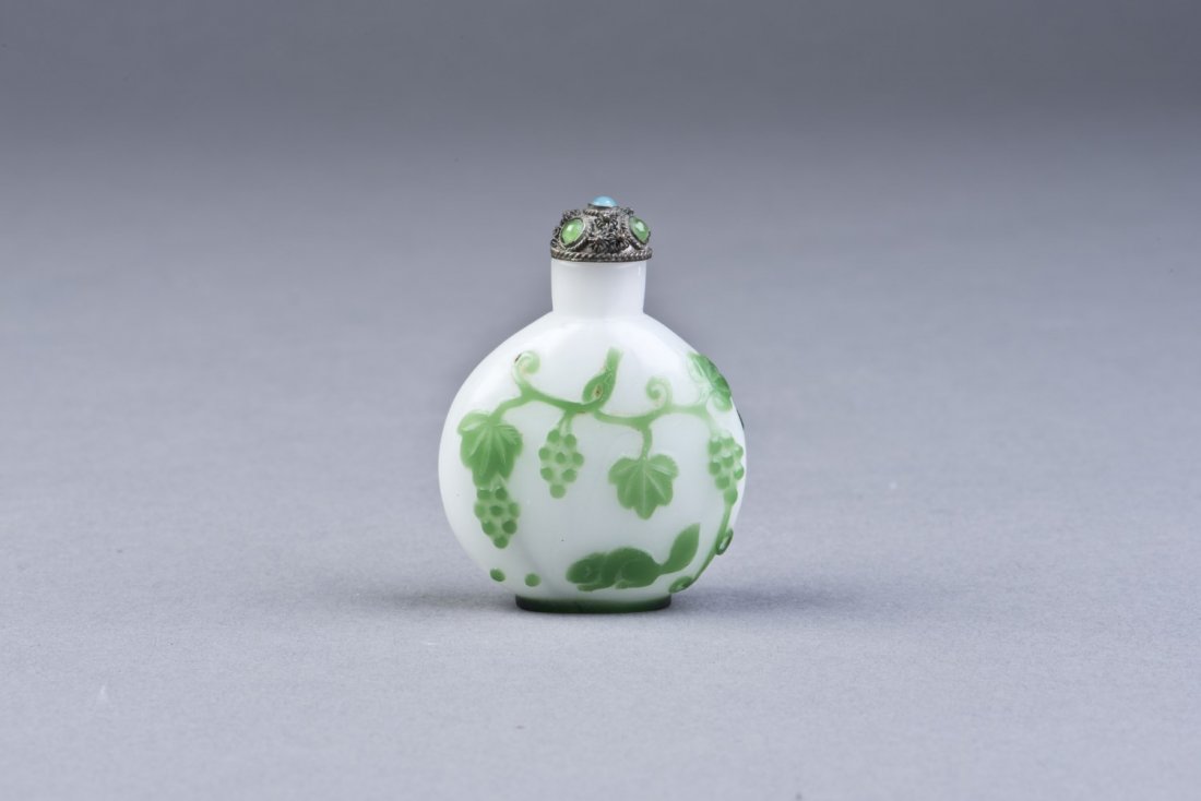 Chinese Peking Glass Snuff Bottle (1 of 5)