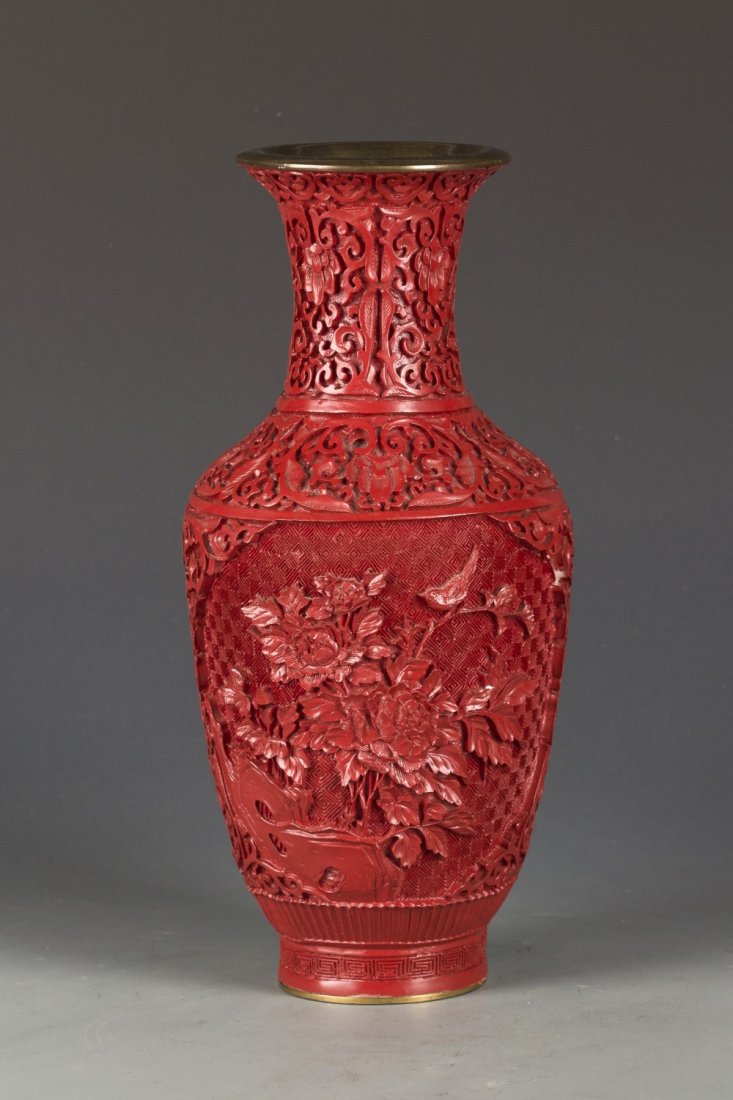 Red Laquer Vase ,damaged (1 of 4)