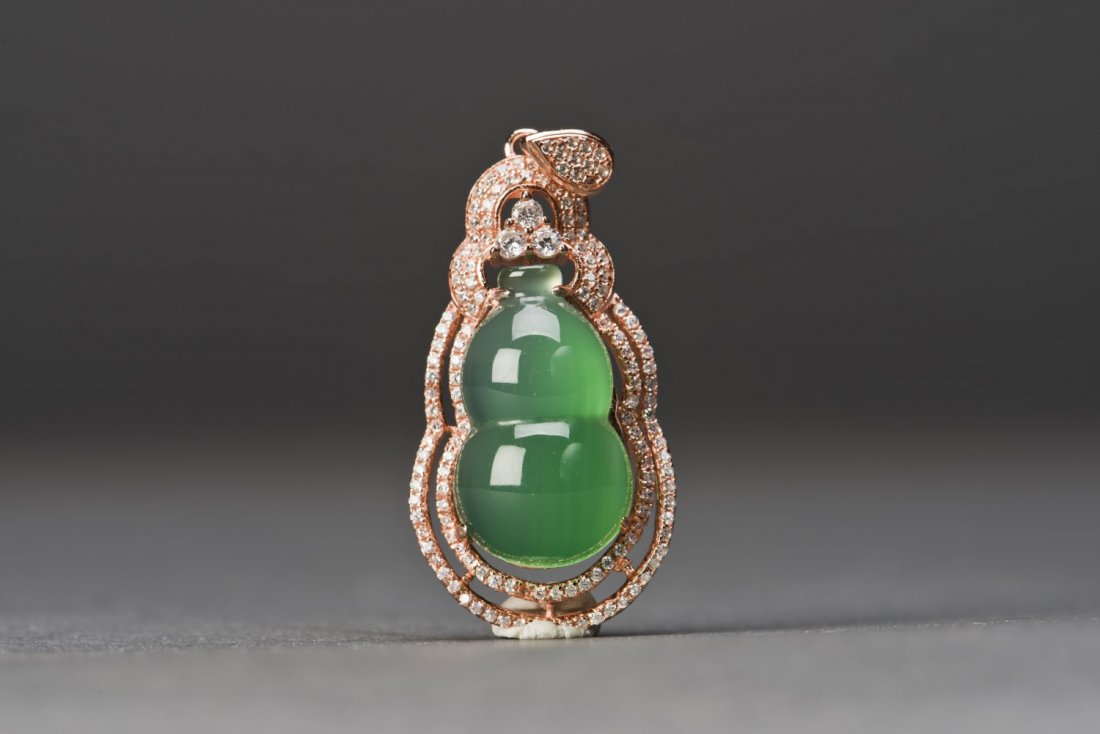 Green Jadeite Pendant (1 of 1)