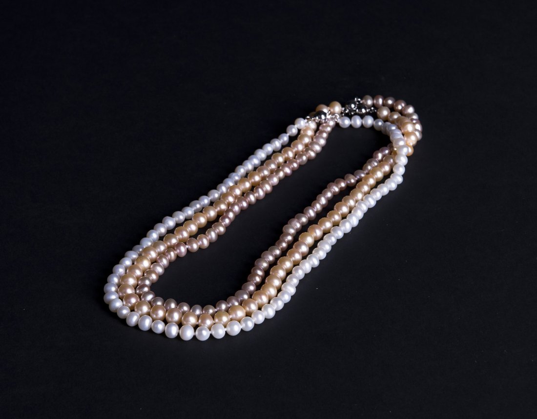 Three Pearl necklaces (1 of 3)
