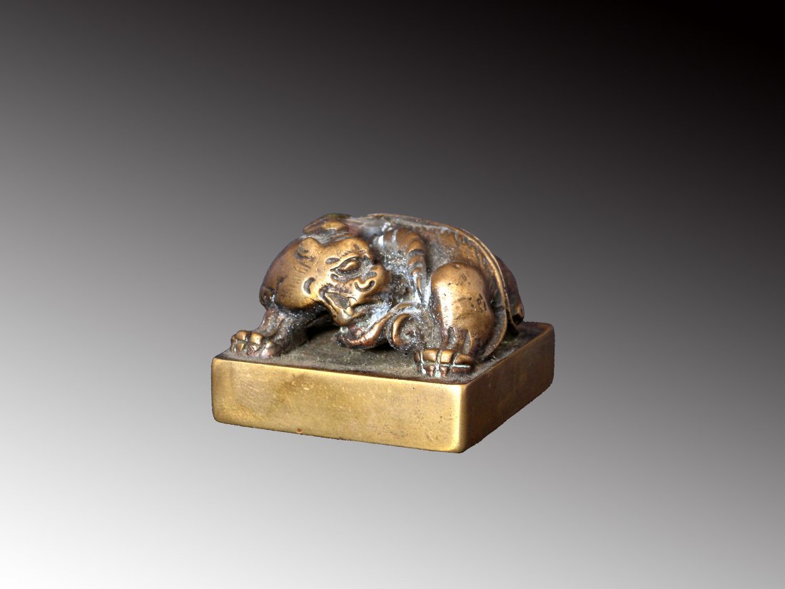 A CHINESE BRONZE SEAL (1 of 6)