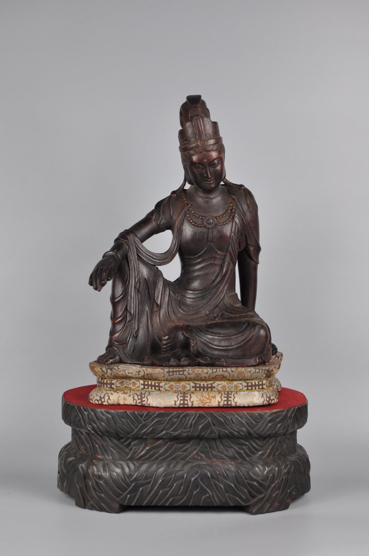 A CHENXIANG WOOD GUAN-YIN STATUE (1 of 5)