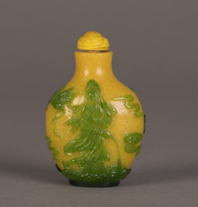 A PEKING GLASS SNUFF BOTTLE WITH GUAN-YIN RELIEF (1 of 3)