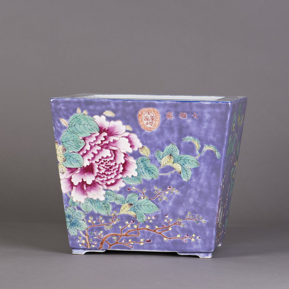 A PURPLE-GLAZED FAMIILLE ROSE PORCELAIN VASE (1 of 4)