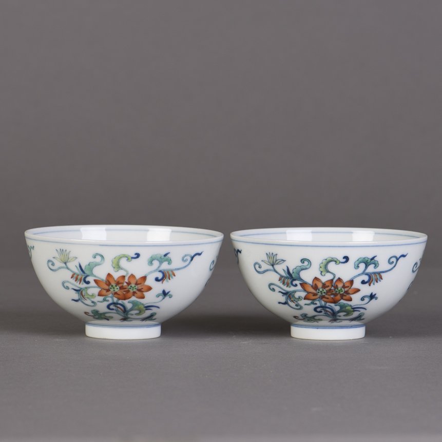 A PAIR OF SMALL CHINESE DOUCAI PORCELAIN BOWLS (1 of 3)