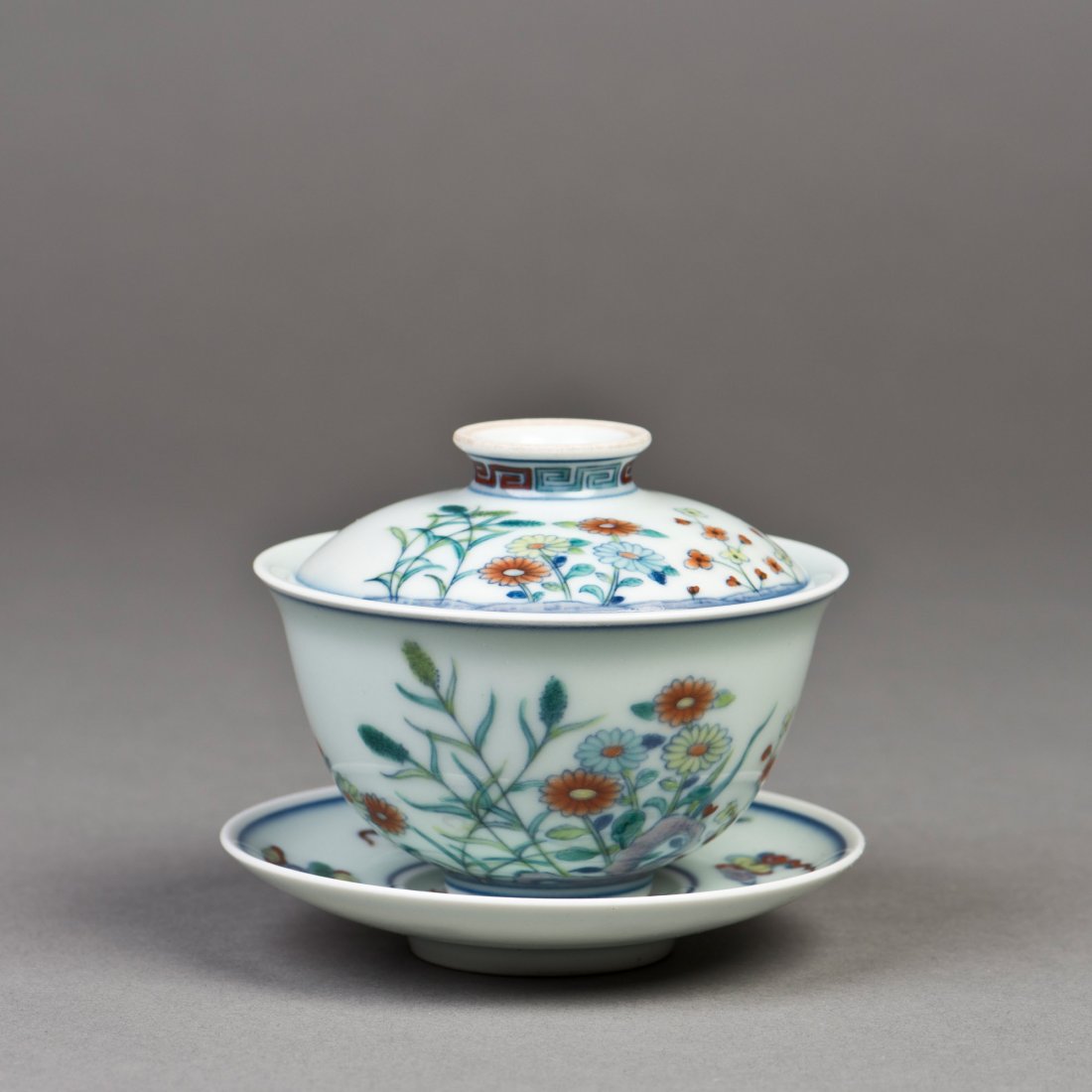 A FAMILLE ROSE PORCELAIN BOWL SET (1 of 3)
