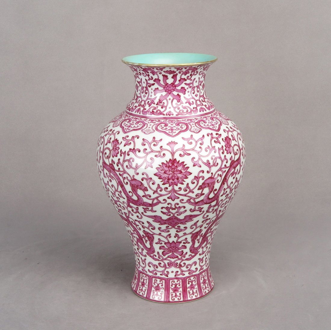 A CHINESE PORCELAIN VASE WITH ROUGE PAINTINGS OF DRAGON (1 of 3)