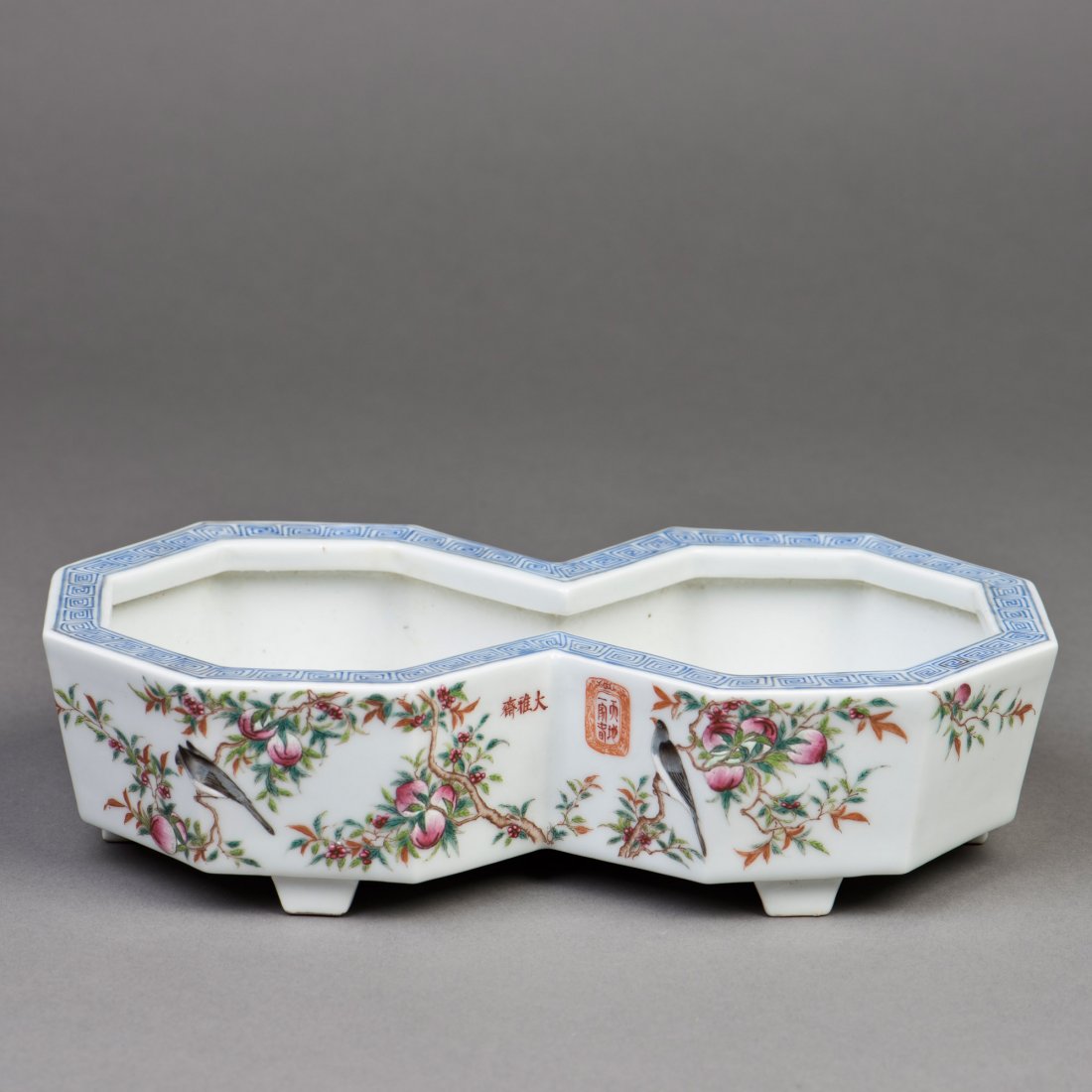 A CHINESE FAMILLE ROSE PORCELAIN FLOWER POT (1 of 4)