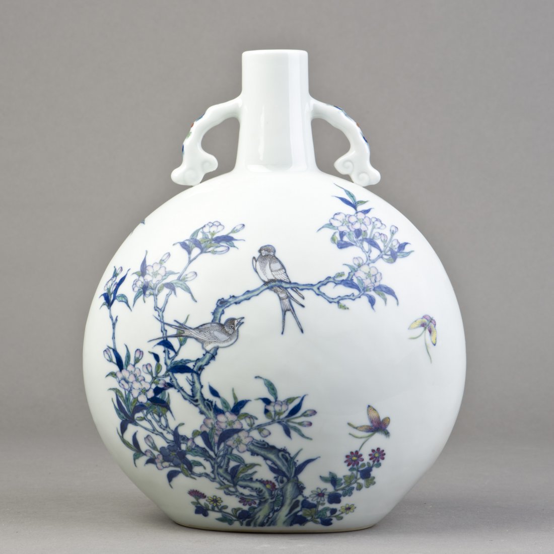 A MOONFLASK PORCELAIN VASE (1 of 5)