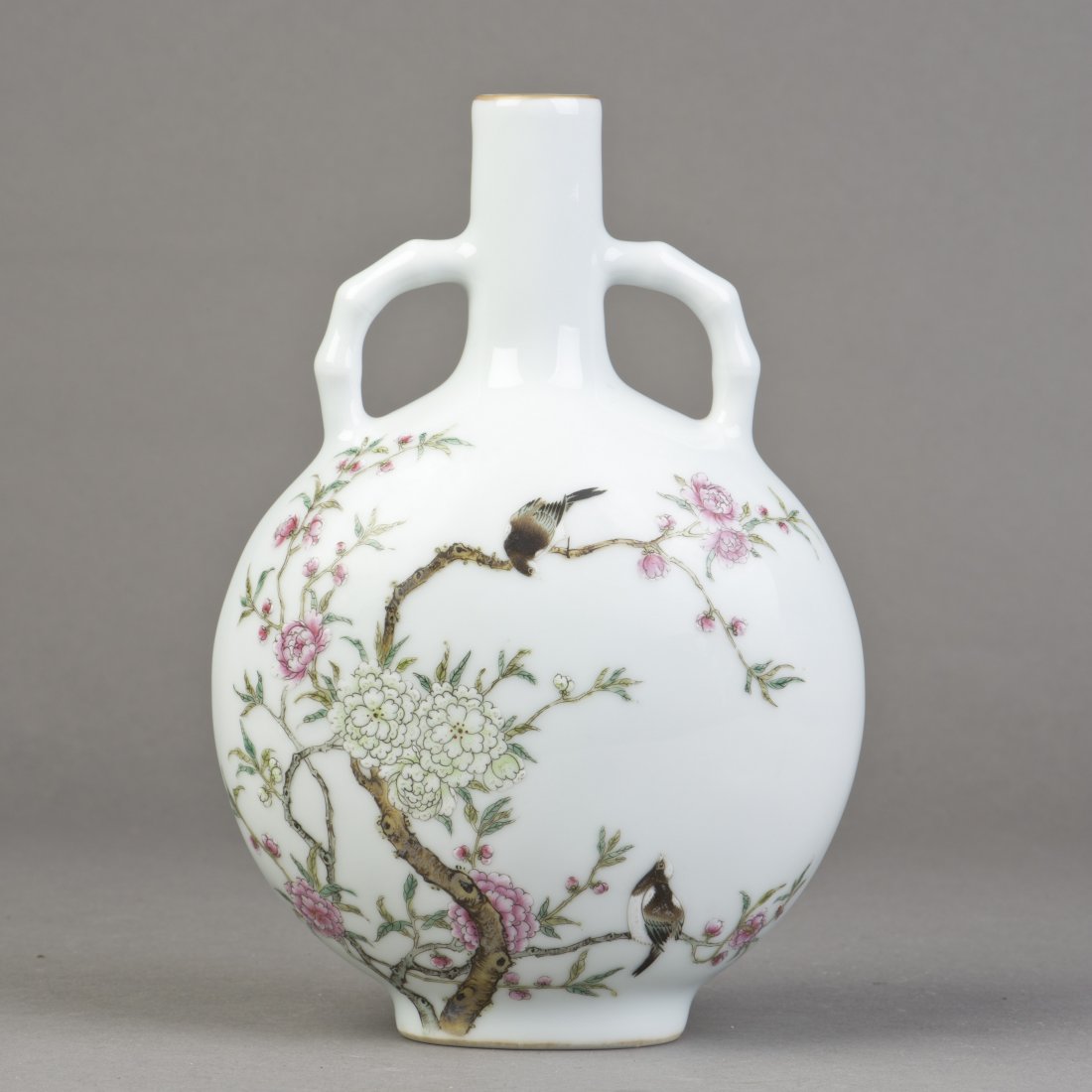 A CHINESE PORCELAIN MOONFLASK VASE OF FLORAL MOTIF (1 of 5)