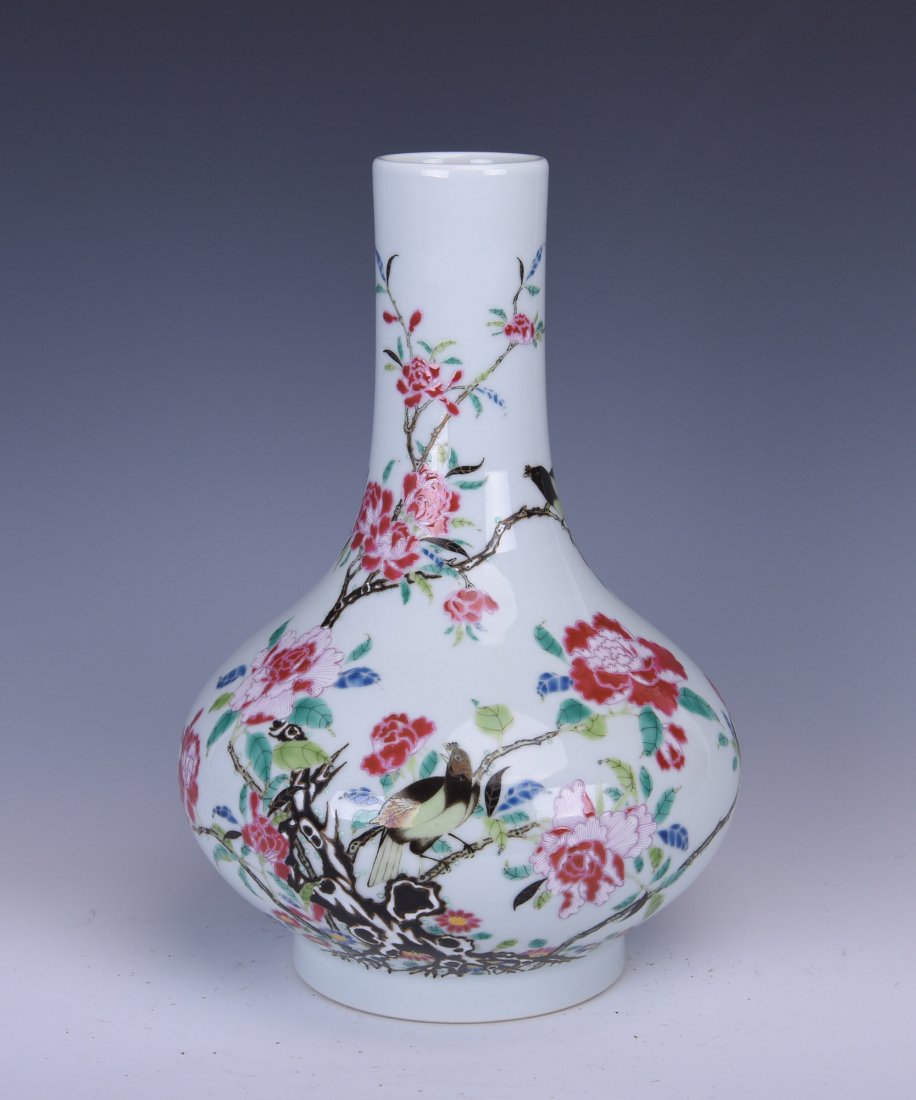 A FAMILLIE ROSE WATER-CHESTNUT PORCELAIN VASE (1 of 7)