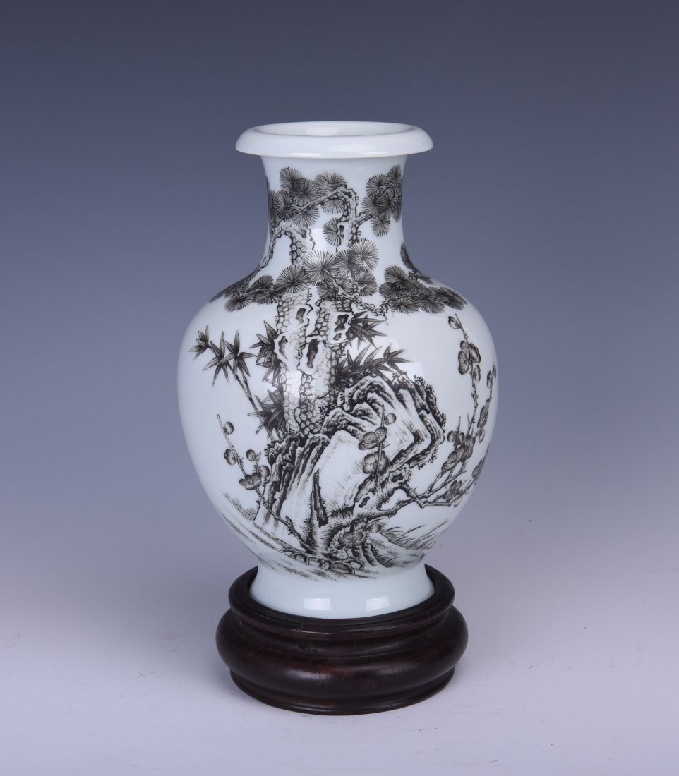 AN OFFICIAL KLIN INK ENAMELED LANTTERN VASE (1 of 8)