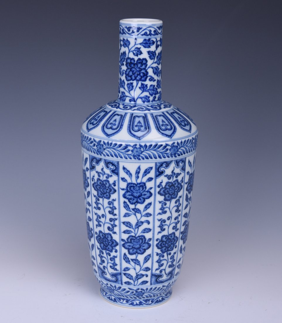 A BLUE AND WHITE MALLET PORCELAIN VASE: Well-potted with cylindrical neck and slope shoulder, the walls painted with detailed flowers and tendrils grouped in panels and bands, a six-character mark imprinted on the base. Height: 30cm