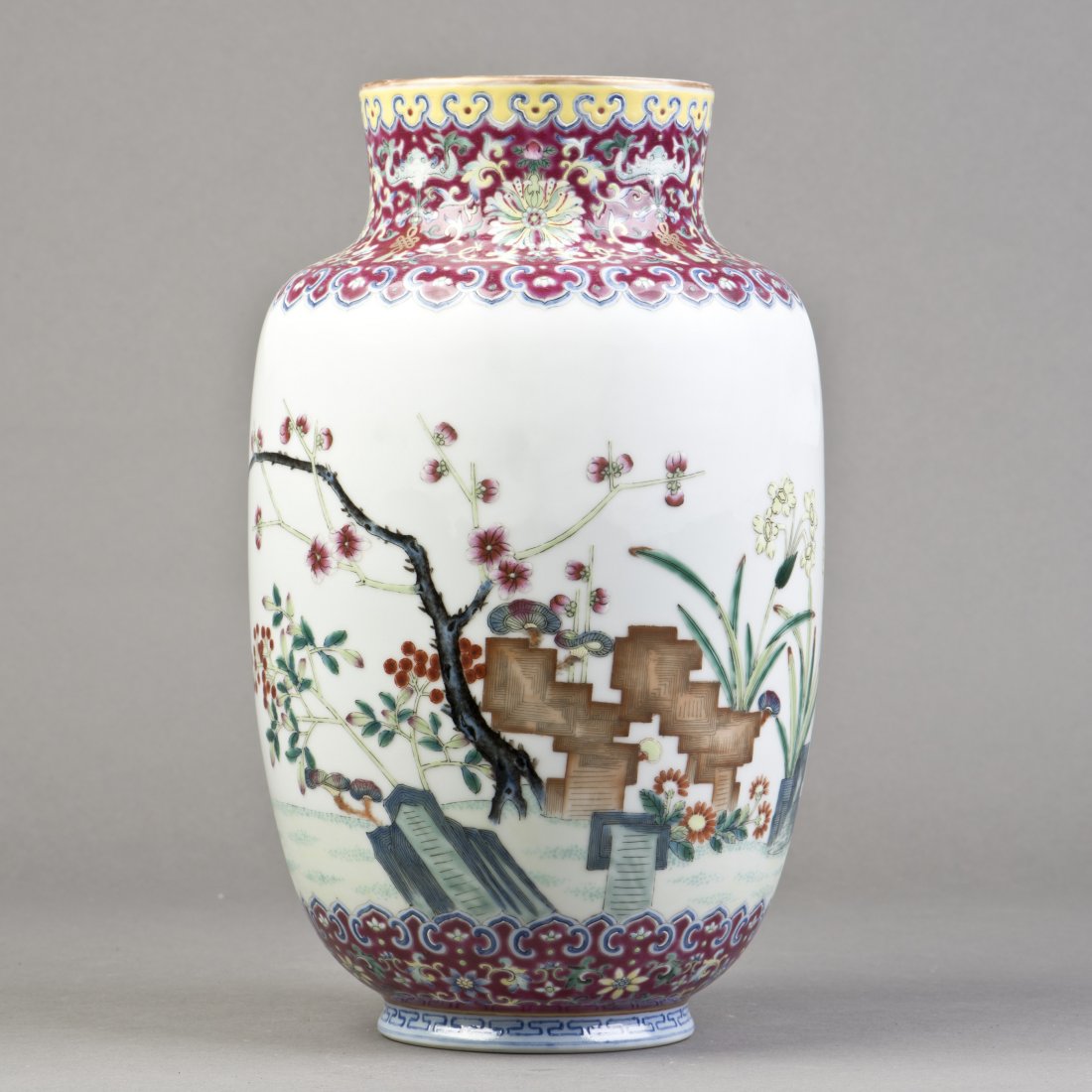 A CHINESE PORCELAIN LATTERN VASE (1 of 5)