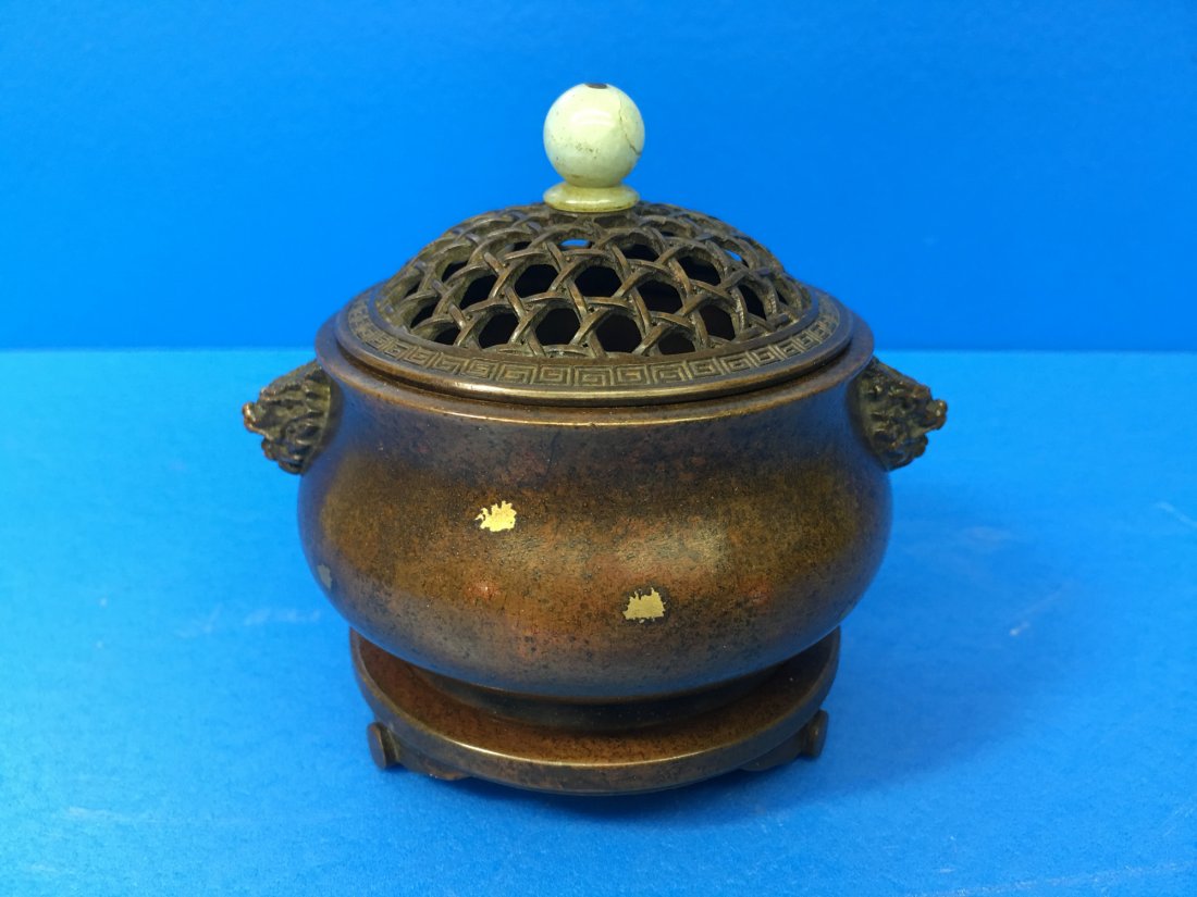 A BRONZE CENSER WITH JADE FINIAL (1 of 10)