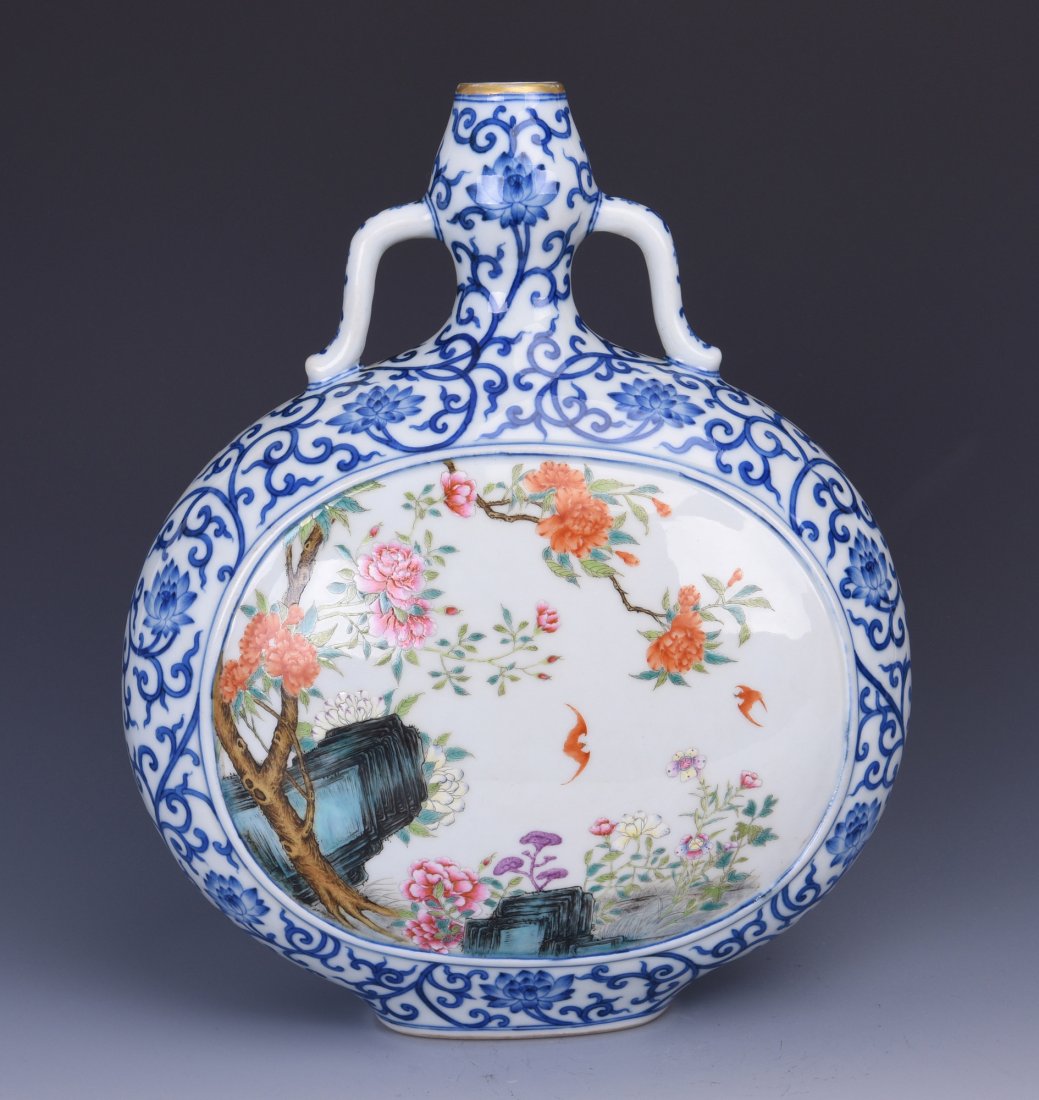 A BLUE AND WHITE MOONFLASK PORCELAIN VASE WITH ROUNDELS (1 of 10)