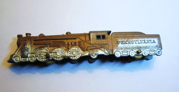 TOOTSIE TOY MADE IN USA PENSILVANIA TRAIN ENGINE: TOOTSIE TOY MADE IN USA PENSILVANIA TRAIN ENGINE
