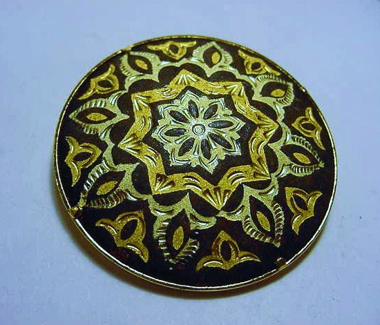 VINTAGE GOLD INLAID PIN: VINTAGE GOLD INLAID PIN